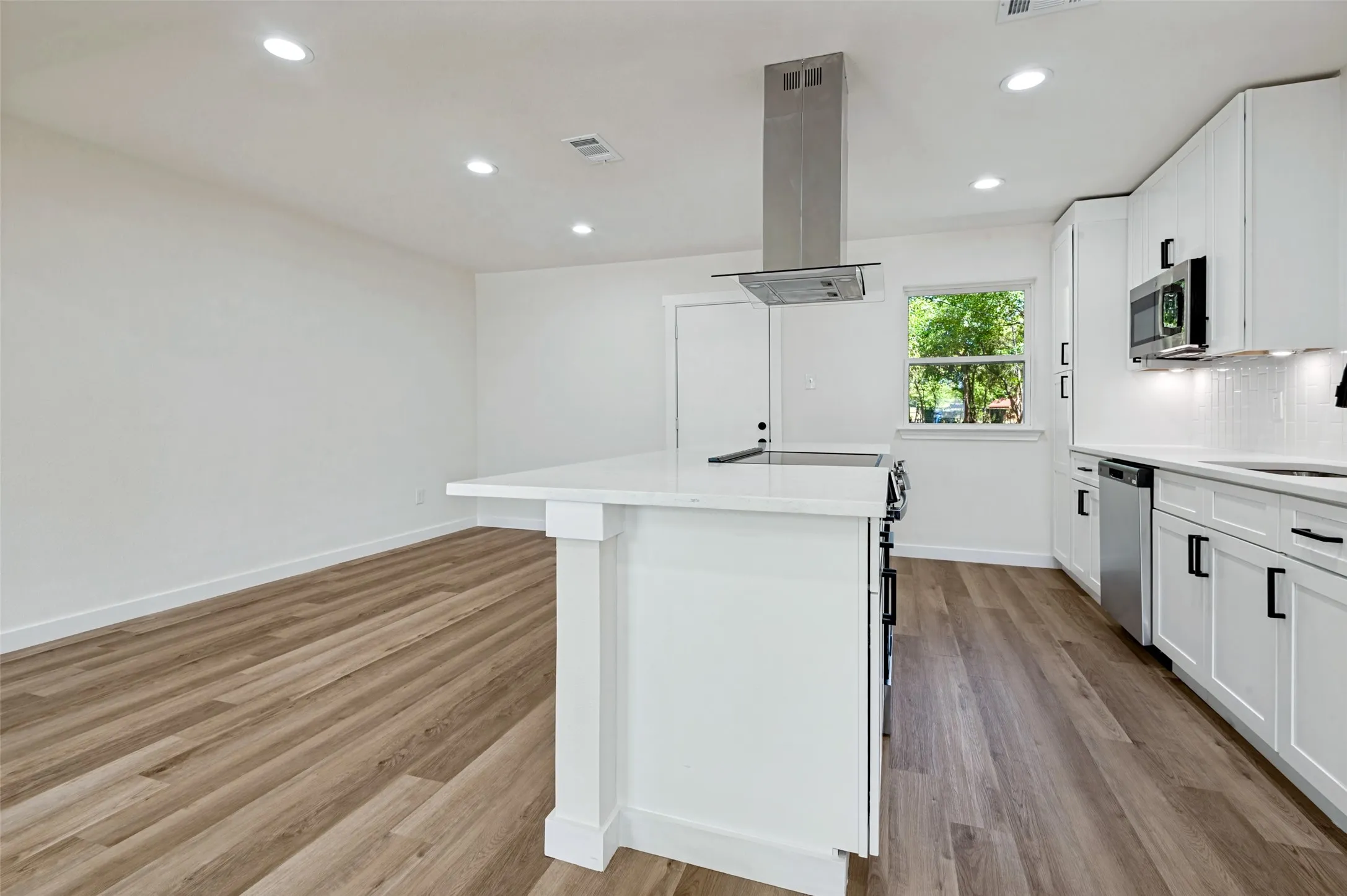 Single Family Residence For Sale in Dallas County , 1631 Western Park Court, Dallas, Texas 75211, 3 Bedroom, 2 Bathroom, Garage spaces, 1,344 Sqft, built in 1964, Price $294,500, mls#21345183, Real Estate Agent in Dallas, Homes For Sale in Dallas county, Homes For Sale in Dallas, Realtor in Dallas Texas, Real Estate Brokerage Independent Realty Texas, Luminita Cordes Realtor