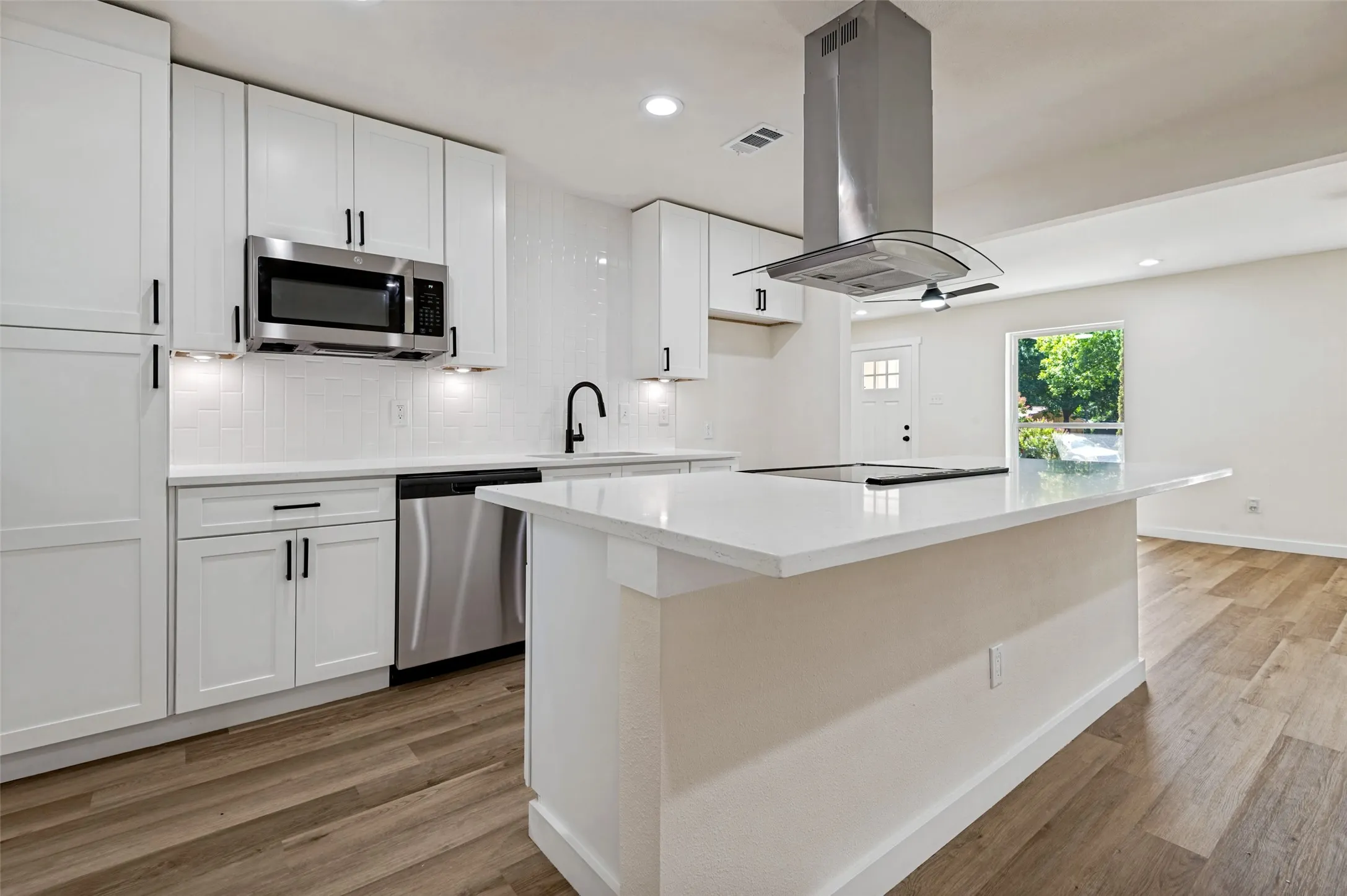 Single Family Residence For Sale in Dallas County , 1631 Western Park Court, Dallas, Texas 75211, 3 Bedroom, 2 Bathroom, Garage spaces, 1,344 Sqft, built in 1964, Price $294,500, mls#21345183, Real Estate Agent in Dallas, Homes For Sale in Dallas county, Homes For Sale in Dallas, Realtor in Dallas Texas, Real Estate Brokerage Independent Realty Texas, Luminita Cordes Realtor