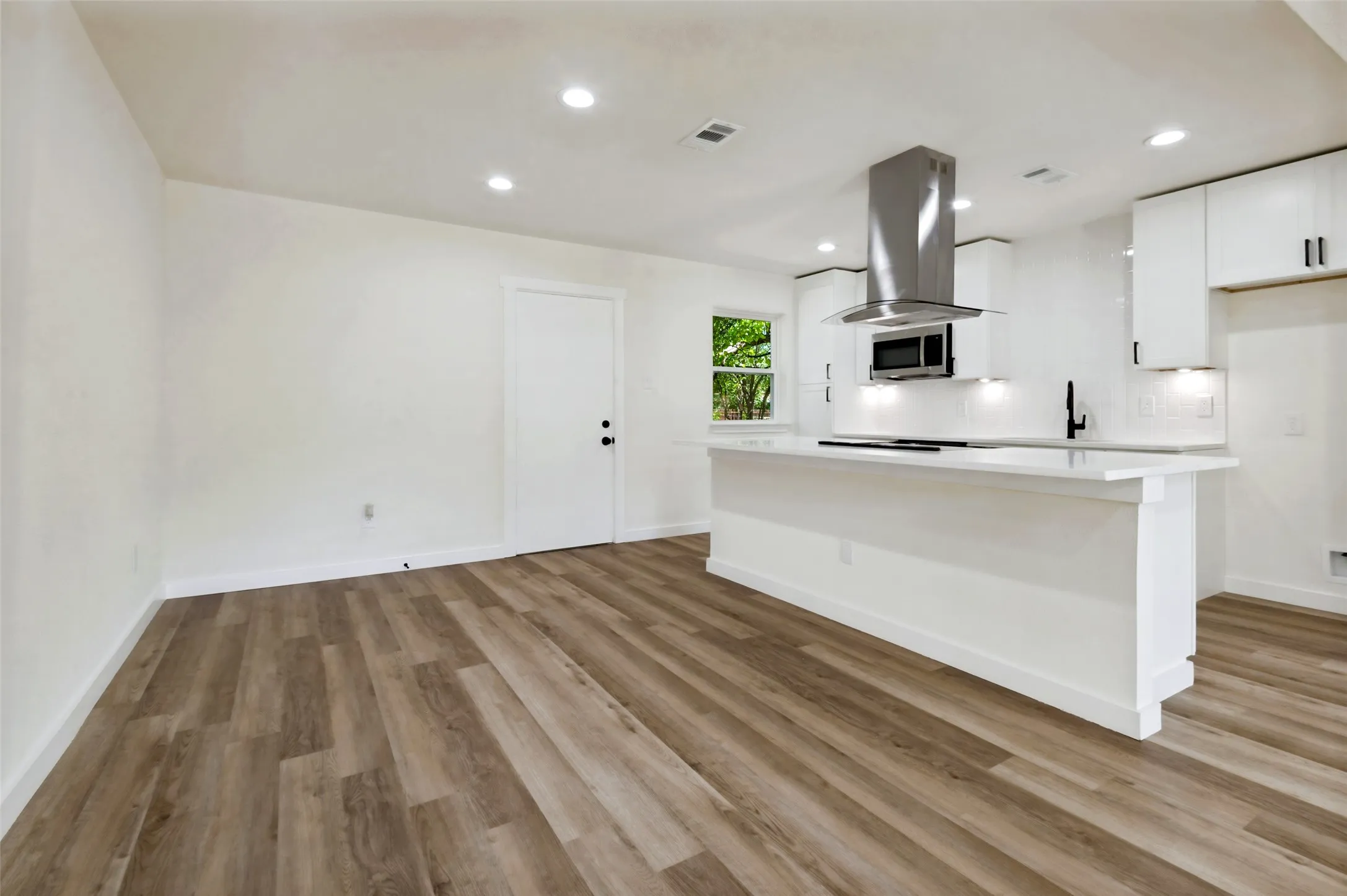 Single Family Residence For Sale in Dallas County , 1631 Western Park Court, Dallas, Texas 75211, 3 Bedroom, 2 Bathroom, Garage spaces, 1,344 Sqft, built in 1964, Price $294,500, mls#21345183, Real Estate Agent in Dallas, Homes For Sale in Dallas county, Homes For Sale in Dallas, Realtor in Dallas Texas, Real Estate Brokerage Independent Realty Texas, Luminita Cordes Realtor
