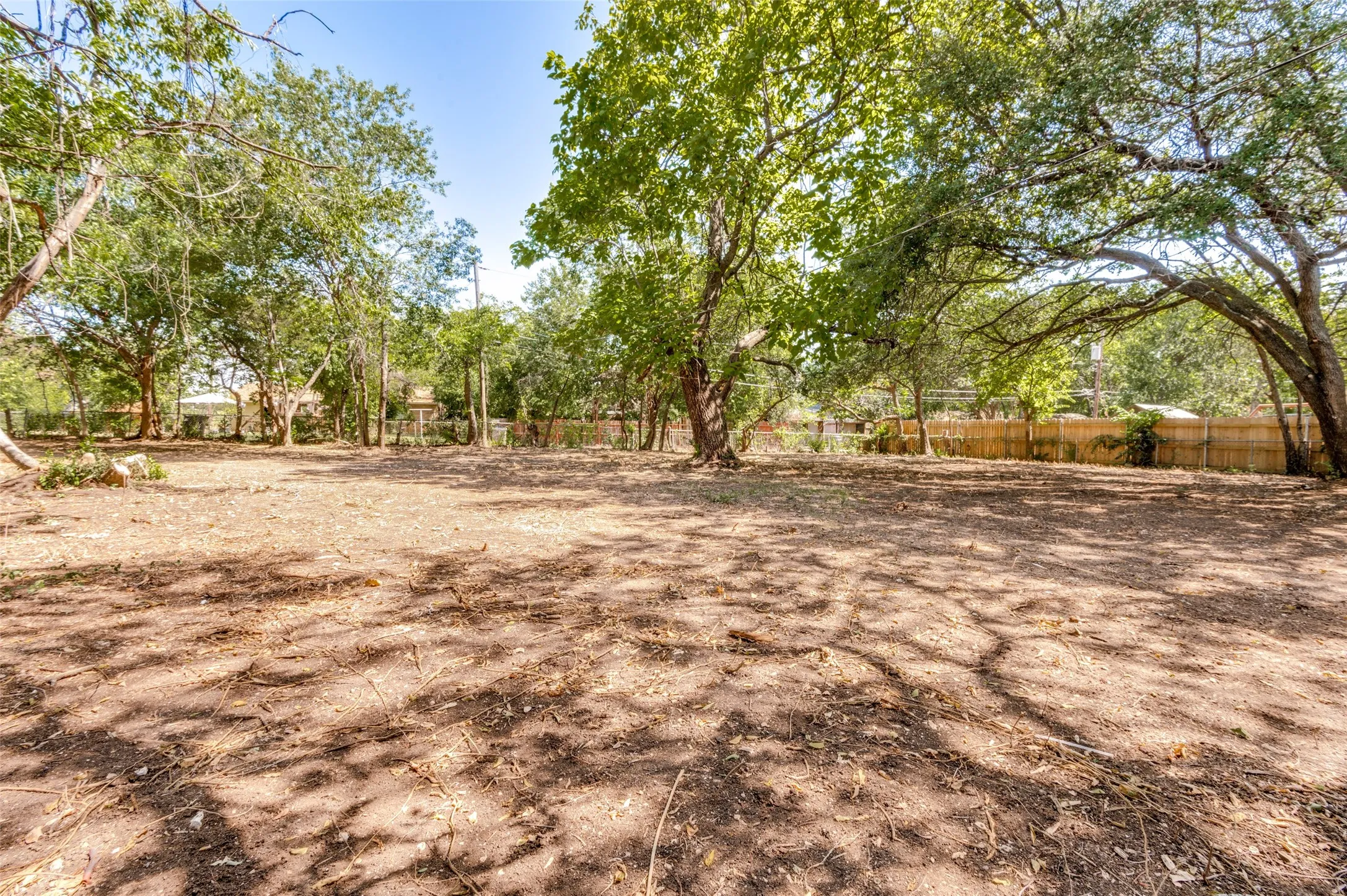 Single Family Residence For Sale in Dallas County , 1631 Western Park Court, Dallas, Texas 75211, 3 Bedroom, 2 Bathroom, Garage spaces, 1,344 Sqft, built in 1964, Price $294,500, mls#21345183, Real Estate Agent in Dallas, Homes For Sale in Dallas county, Homes For Sale in Dallas, Realtor in Dallas Texas, Real Estate Brokerage Independent Realty Texas, Luminita Cordes Realtor