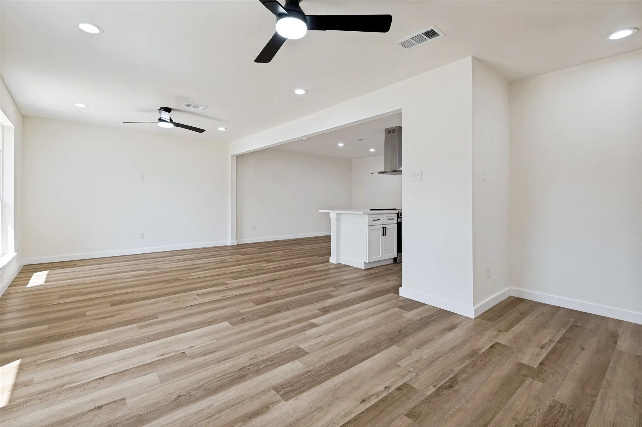 Single Family Residence For Sale in Dallas County , 1631 Western Park Court, Dallas, Texas 75211, 3 Bedroom, 2 Bathroom, Garage spaces, 1,344 Sqft, built in 1964, Price $294,500, mls#21345183, Real Estate Agent in Dallas, Homes For Sale in Dallas county, Homes For Sale in Dallas, Realtor in Dallas Texas, Real Estate Brokerage Independent Realty Texas, Luminita Cordes Realtor