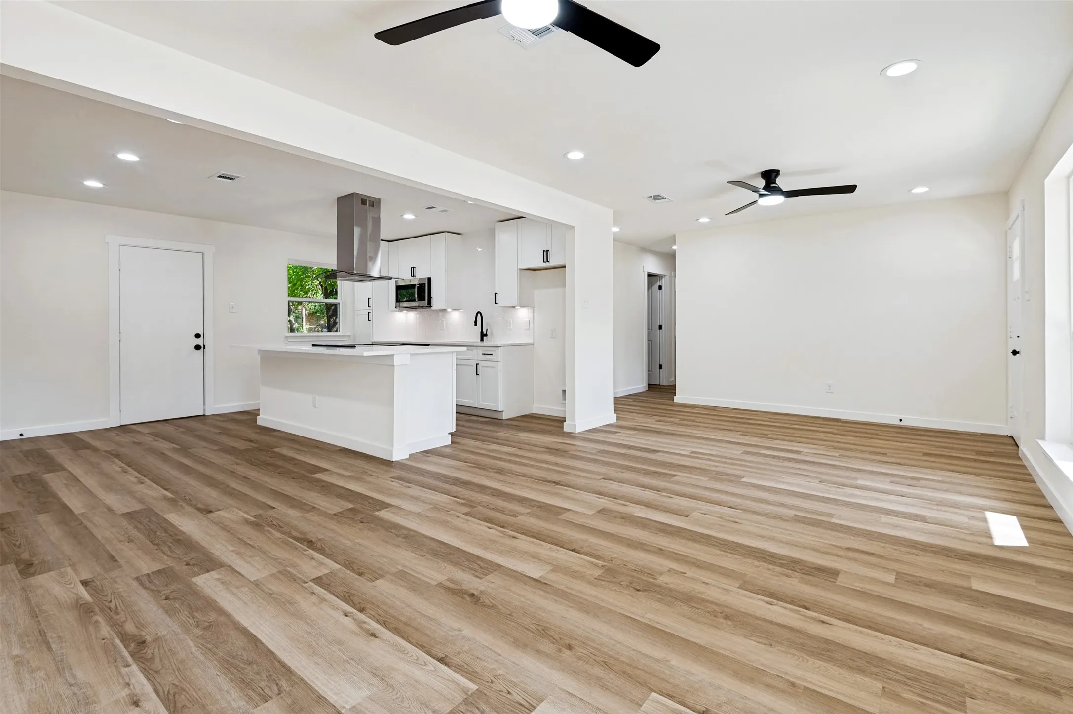Single Family Residence For Sale in Dallas County , 1631 Western Park Court, Dallas, Texas 75211, 3 Bedroom, 2 Bathroom, Garage spaces, 1,344 Sqft, built in 1964, Price $294,500, mls#21345183, Real Estate Agent in Dallas, Homes For Sale in Dallas county, Homes For Sale in Dallas, Realtor in Dallas Texas, Real Estate Brokerage Independent Realty Texas, Luminita Cordes Realtor