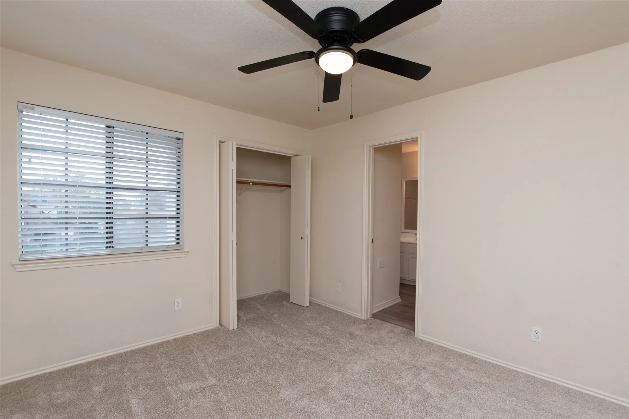 Single Family Residence For Sale in Collin County , 3840 Suffolk Lane, Plano, Texas 75023, 3 Bedroom, 3 Bathroom, 2 Garage spaces, 1,779 Sqft, built in 1988, mls#21344075, Real Estate Agent in Plano, Homes For Sale in Collin county, Homes For Sale in Plano, Realtor in Plano Texas, Real Estate Brokerage Independent Realty Texas, Luminita Cordes Realtor