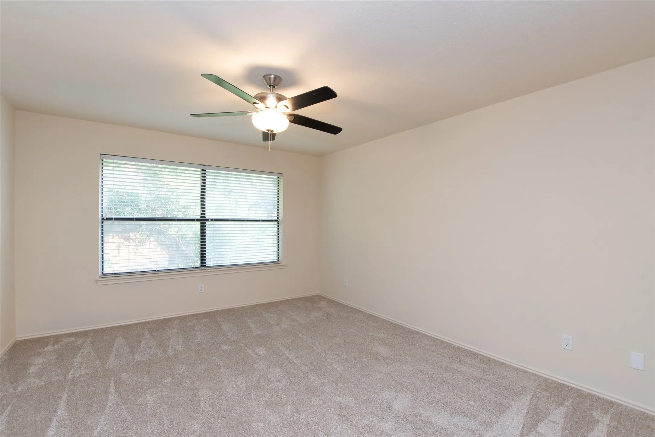 Single Family Residence For Sale in Collin County , 3840 Suffolk Lane, Plano, Texas 75023, 3 Bedroom, 3 Bathroom, 2 Garage spaces, 1,779 Sqft, built in 1988, mls#21344075, Real Estate Agent in Plano, Homes For Sale in Collin county, Homes For Sale in Plano, Realtor in Plano Texas, Real Estate Brokerage Independent Realty Texas, Luminita Cordes Realtor