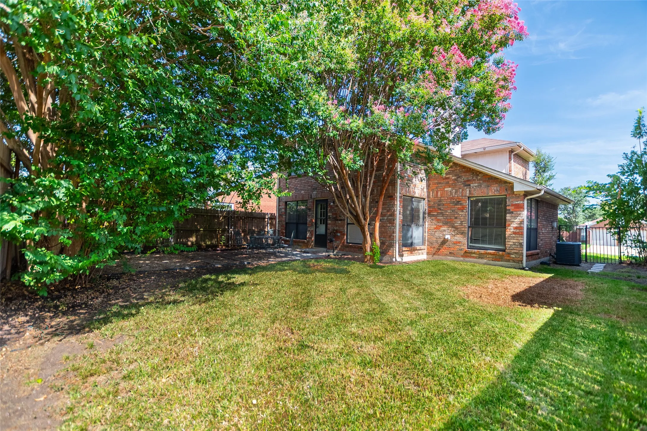 Single Family Residence For Sale in Collin County , 3840 Suffolk Lane, Plano, Texas 75023, 3 Bedroom, 3 Bathroom, 2 Garage spaces, 1,779 Sqft, built in 1988, mls#21344075, Real Estate Agent in Plano, Homes For Sale in Collin county, Homes For Sale in Plano, Realtor in Plano Texas, Real Estate Brokerage Independent Realty Texas, Luminita Cordes Realtor