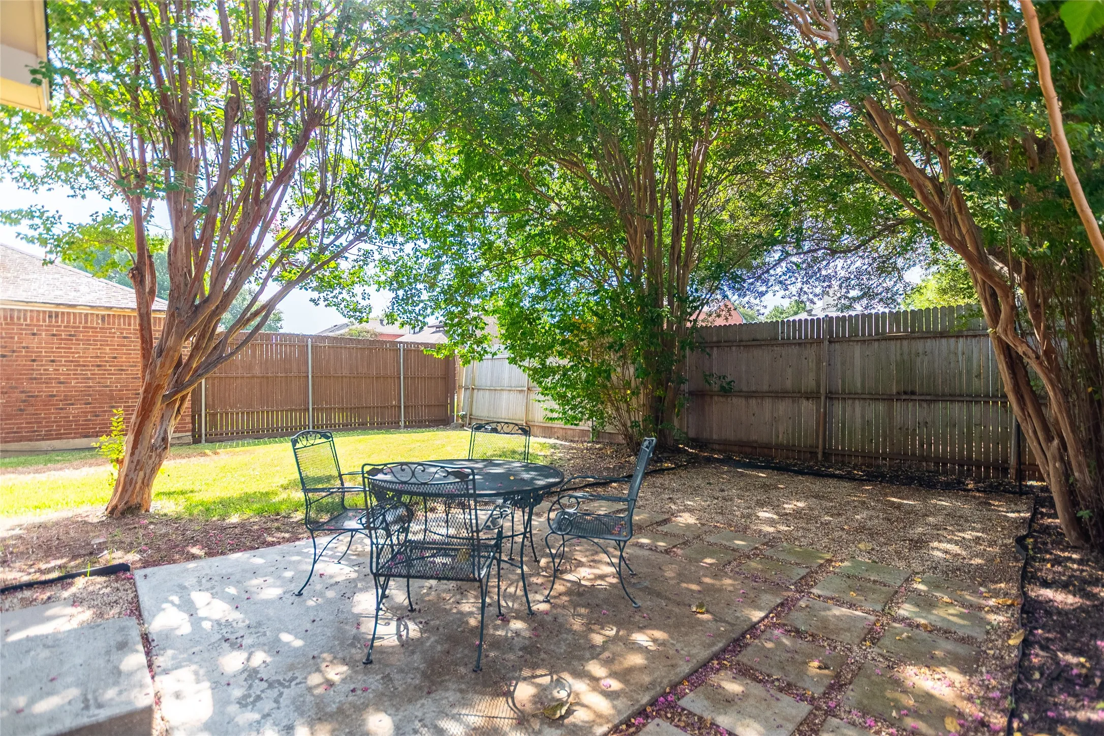 Single Family Residence For Sale in Collin County , 3840 Suffolk Lane, Plano, Texas 75023, 3 Bedroom, 3 Bathroom, 2 Garage spaces, 1,779 Sqft, built in 1988, mls#21344075, Real Estate Agent in Plano, Homes For Sale in Collin county, Homes For Sale in Plano, Realtor in Plano Texas, Real Estate Brokerage Independent Realty Texas, Luminita Cordes Realtor