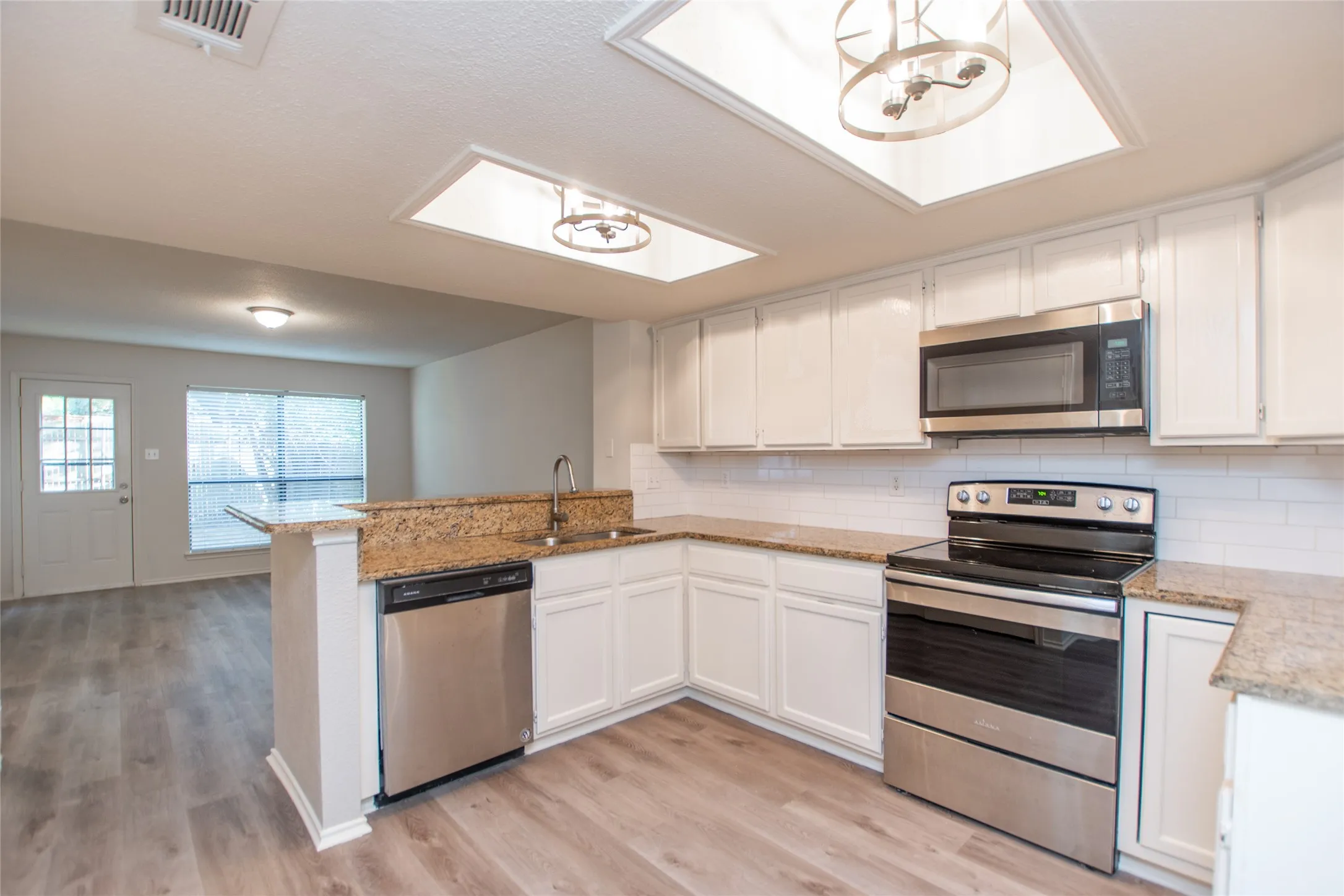 Single Family Residence For Sale in Collin County , 3840 Suffolk Lane, Plano, Texas 75023, 3 Bedroom, 3 Bathroom, 2 Garage spaces, 1,779 Sqft, built in 1988, mls#21344075, Real Estate Agent in Plano, Homes For Sale in Collin county, Homes For Sale in Plano, Realtor in Plano Texas, Real Estate Brokerage Independent Realty Texas, Luminita Cordes Realtor