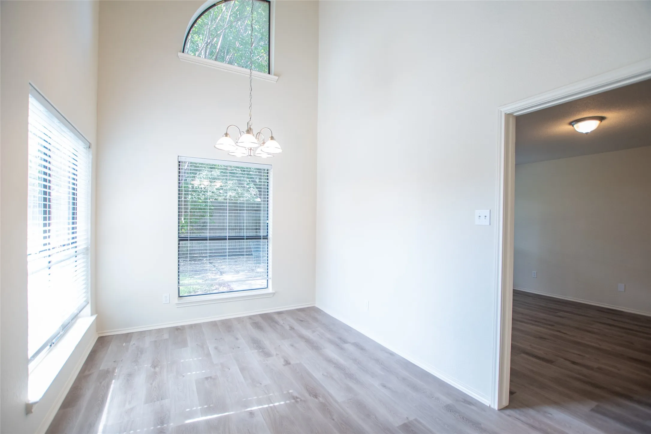 Single Family Residence For Sale in Collin County , 3840 Suffolk Lane, Plano, Texas 75023, 3 Bedroom, 3 Bathroom, 2 Garage spaces, 1,779 Sqft, built in 1988, mls#21344075, Real Estate Agent in Plano, Homes For Sale in Collin county, Homes For Sale in Plano, Realtor in Plano Texas, Real Estate Brokerage Independent Realty Texas, Luminita Cordes Realtor