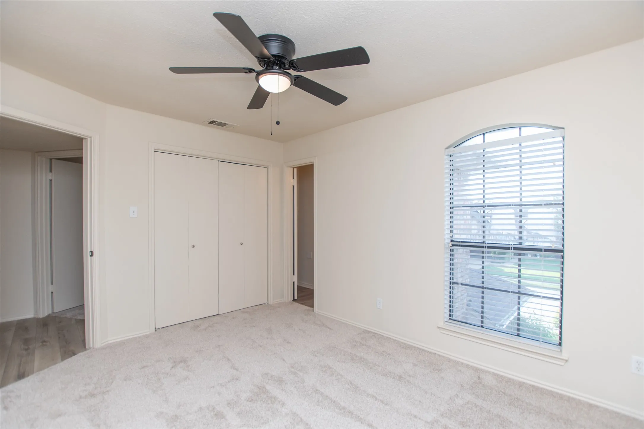 Single Family Residence For Sale in Collin County , 3840 Suffolk Lane, Plano, Texas 75023, 3 Bedroom, 3 Bathroom, 2 Garage spaces, 1,779 Sqft, built in 1988, mls#21344075, Real Estate Agent in Plano, Homes For Sale in Collin county, Homes For Sale in Plano, Realtor in Plano Texas, Real Estate Brokerage Independent Realty Texas, Luminita Cordes Realtor