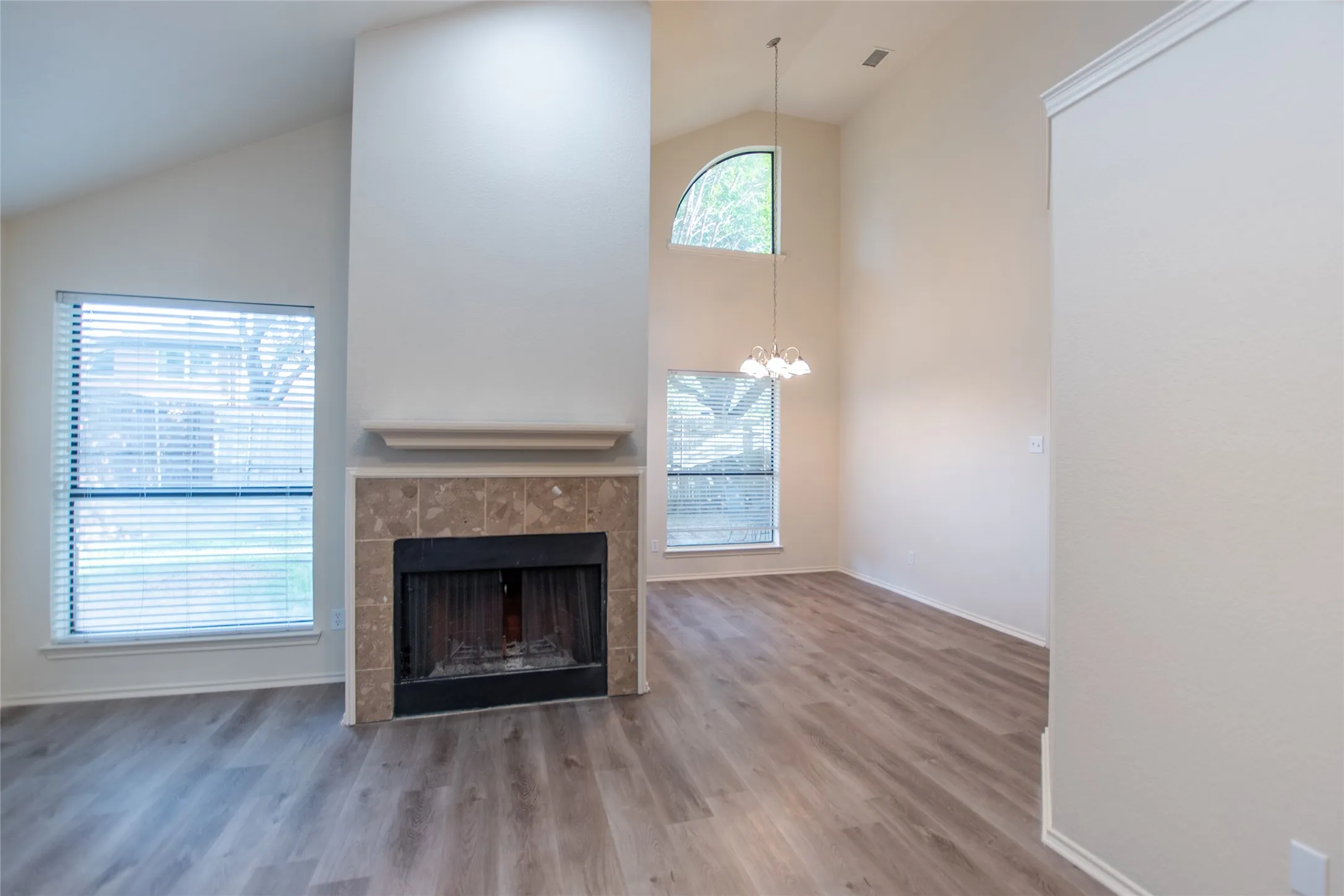 Single Family Residence For Sale in Collin County , 3840 Suffolk Lane, Plano, Texas 75023, 3 Bedroom, 3 Bathroom, 2 Garage spaces, 1,779 Sqft, built in 1988, mls#21344075, Real Estate Agent in Plano, Homes For Sale in Collin county, Homes For Sale in Plano, Realtor in Plano Texas, Real Estate Brokerage Independent Realty Texas, Luminita Cordes Realtor