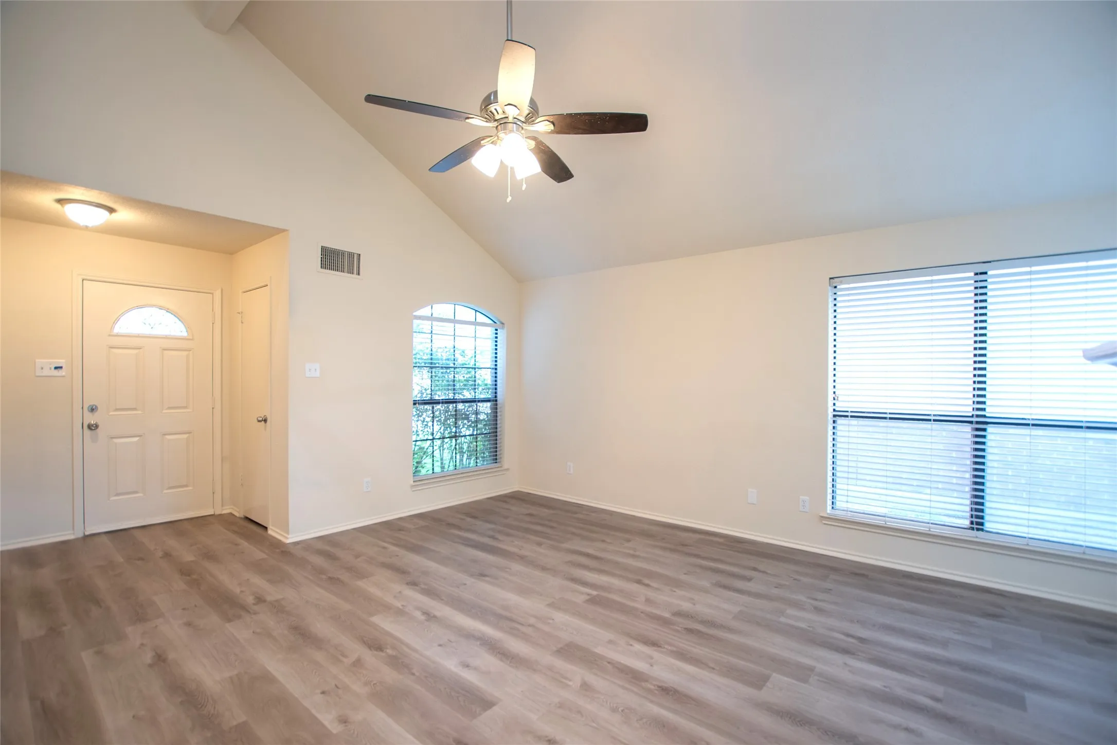 Single Family Residence For Sale in Collin County , 3840 Suffolk Lane, Plano, Texas 75023, 3 Bedroom, 3 Bathroom, 2 Garage spaces, 1,779 Sqft, built in 1988, mls#21344075, Real Estate Agent in Plano, Homes For Sale in Collin county, Homes For Sale in Plano, Realtor in Plano Texas, Real Estate Brokerage Independent Realty Texas, Luminita Cordes Realtor