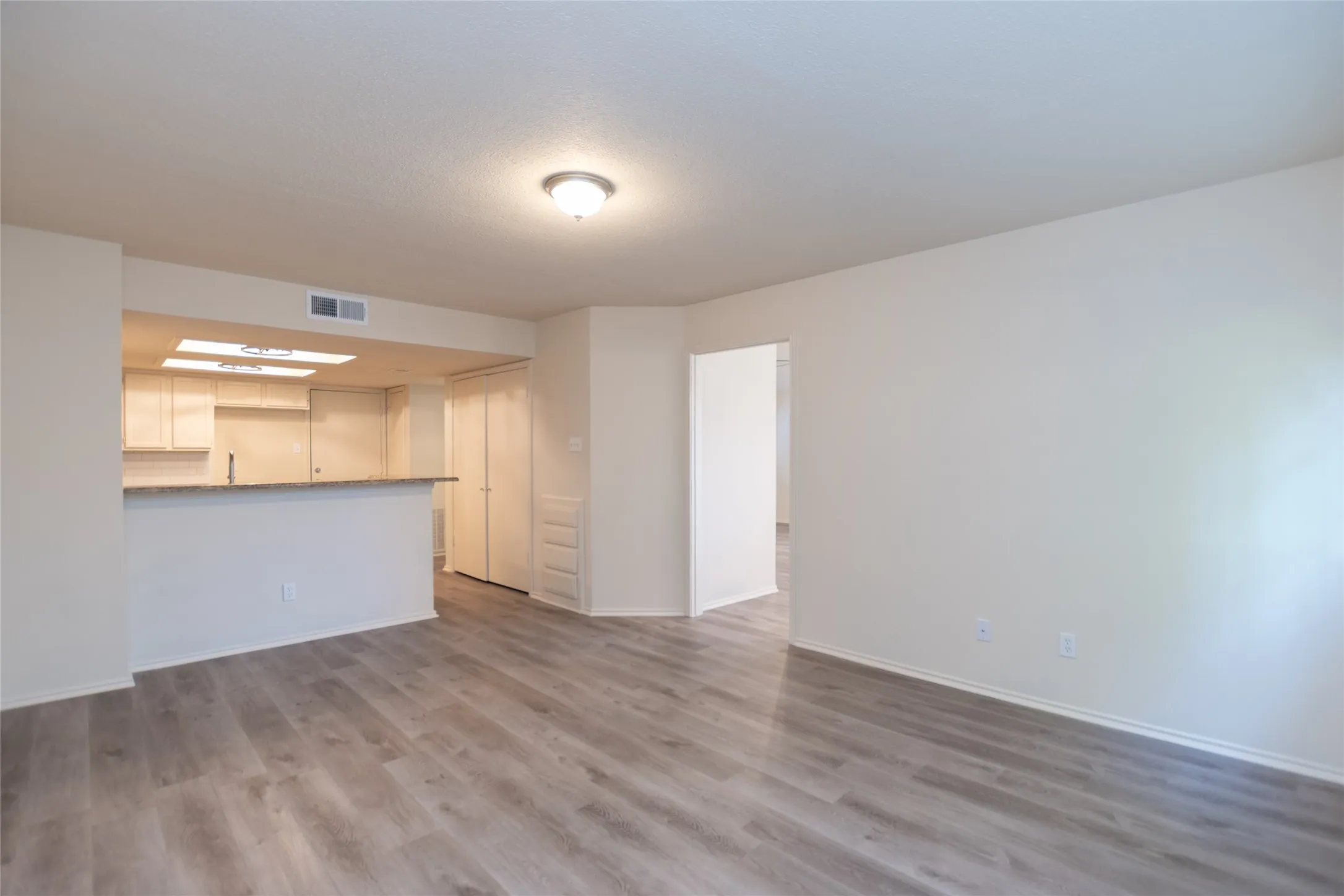 Single Family Residence For Sale in Collin County , 3840 Suffolk Lane, Plano, Texas 75023, 3 Bedroom, 3 Bathroom, 2 Garage spaces, 1,779 Sqft, built in 1988, mls#21344075, Real Estate Agent in Plano, Homes For Sale in Collin county, Homes For Sale in Plano, Realtor in Plano Texas, Real Estate Brokerage Independent Realty Texas, Luminita Cordes Realtor