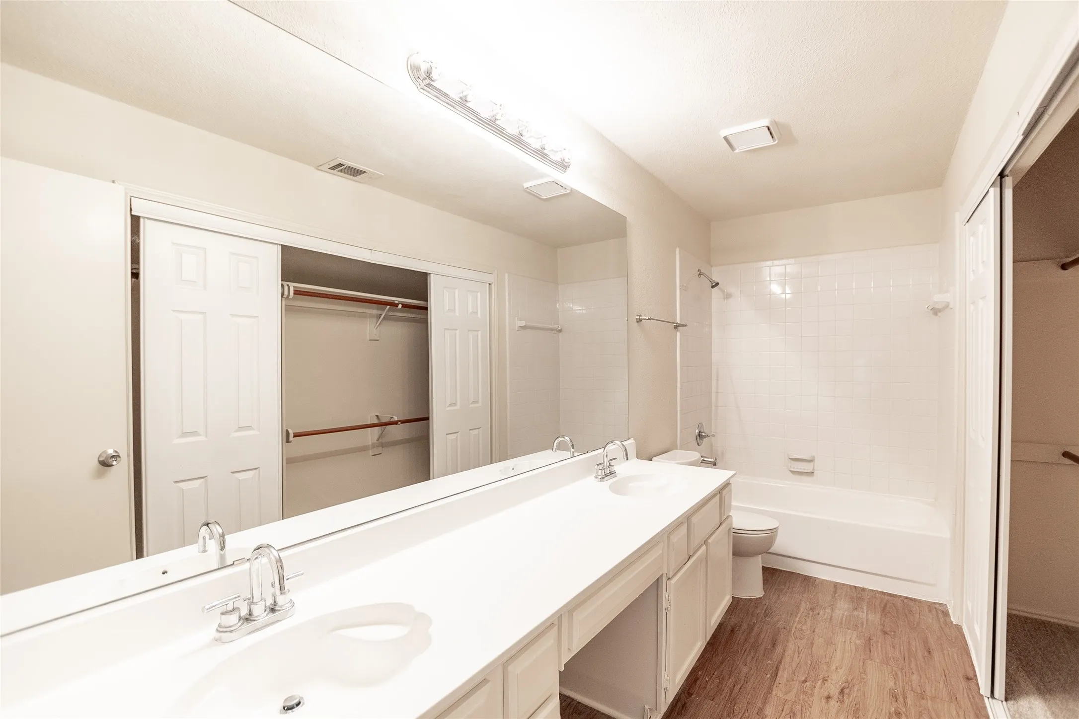 Single Family Residence For Sale in Collin County , 3840 Suffolk Lane, Plano, Texas 75023, 3 Bedroom, 3 Bathroom, 2 Garage spaces, 1,779 Sqft, built in 1988, mls#21344075, Real Estate Agent in Plano, Homes For Sale in Collin county, Homes For Sale in Plano, Realtor in Plano Texas, Real Estate Brokerage Independent Realty Texas, Luminita Cordes Realtor