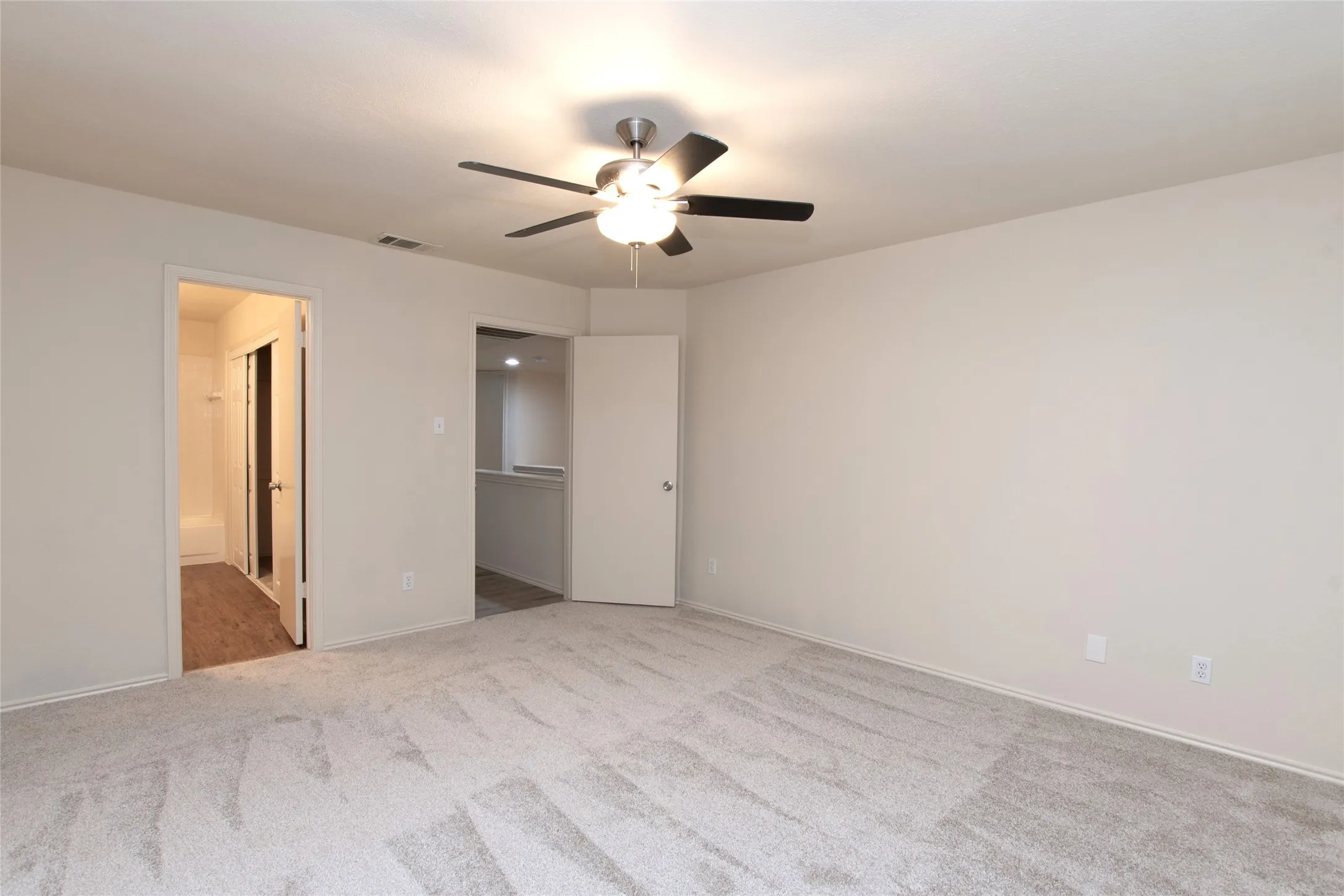 Single Family Residence For Sale in Collin County , 3840 Suffolk Lane, Plano, Texas 75023, 3 Bedroom, 3 Bathroom, 2 Garage spaces, 1,779 Sqft, built in 1988, mls#21344075, Real Estate Agent in Plano, Homes For Sale in Collin county, Homes For Sale in Plano, Realtor in Plano Texas, Real Estate Brokerage Independent Realty Texas, Luminita Cordes Realtor
