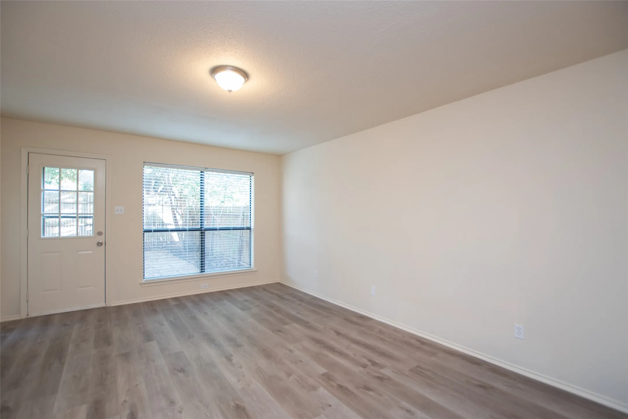Single Family Residence For Sale in Collin County , 3840 Suffolk Lane, Plano, Texas 75023, 3 Bedroom, 3 Bathroom, 2 Garage spaces, 1,779 Sqft, built in 1988, mls#21344075, Real Estate Agent in Plano, Homes For Sale in Collin county, Homes For Sale in Plano, Realtor in Plano Texas, Real Estate Brokerage Independent Realty Texas, Luminita Cordes Realtor