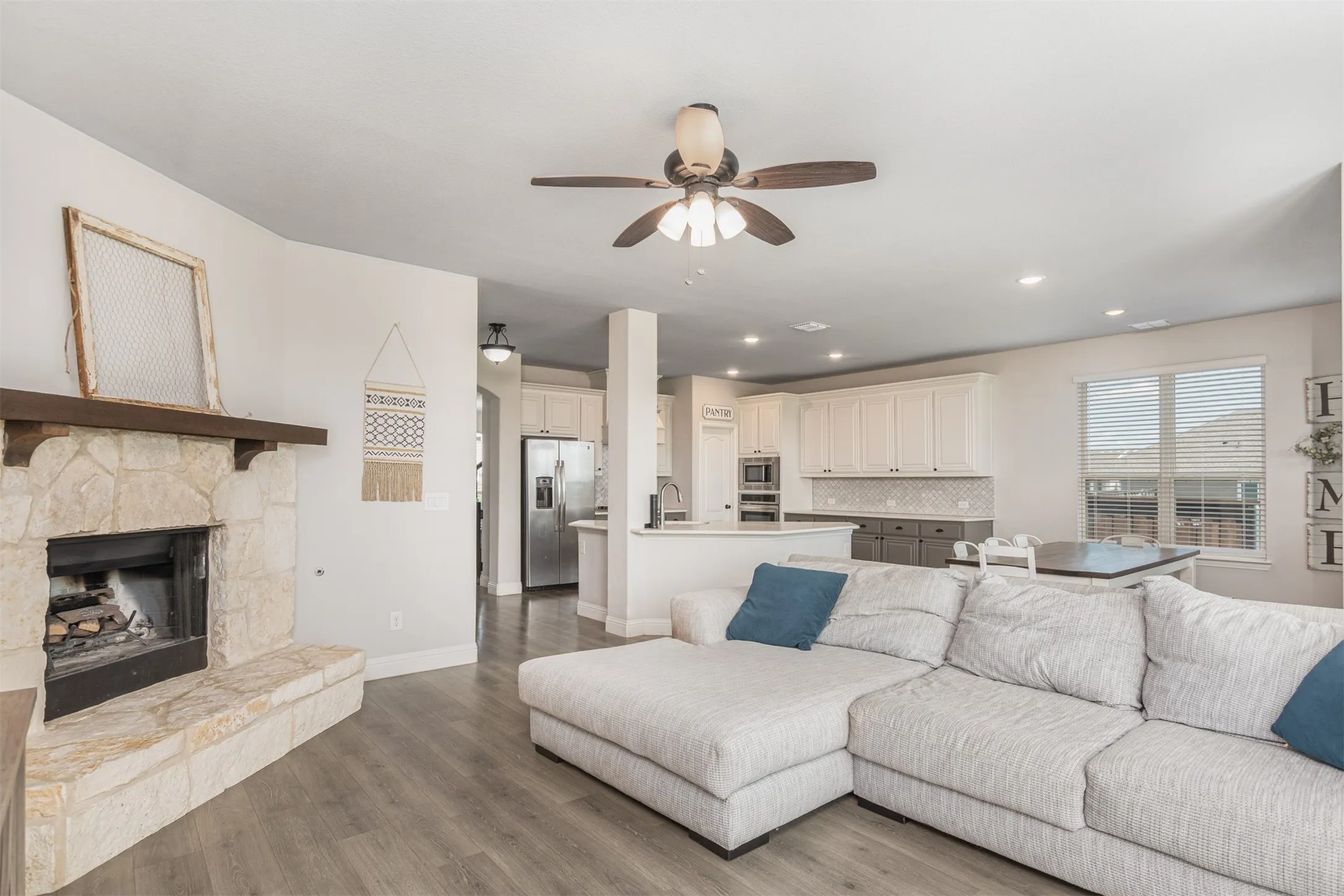 w/ Gas Fireplace