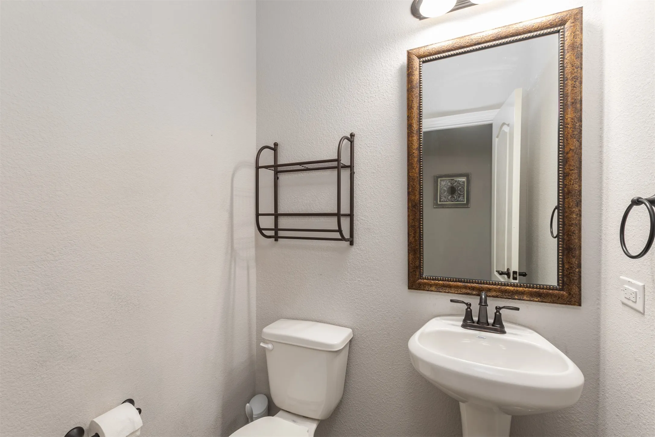 Single Family Residence For Sale in Rockwall County , 2014 Slow Stream Drive, Royse City, Texas 75189, 5 Bedroom, 4 Bathroom, 3 Garage spaces, 3,305 Sqft, built in 2019, mls#21341777, Real Estate Agent in Royse City, Homes For Sale in Rockwall county, Homes For Sale in Royse City, Realtor in Royse City Texas, Real Estate Brokerage Independent Realty Texas, Luminita Cordes Realtor