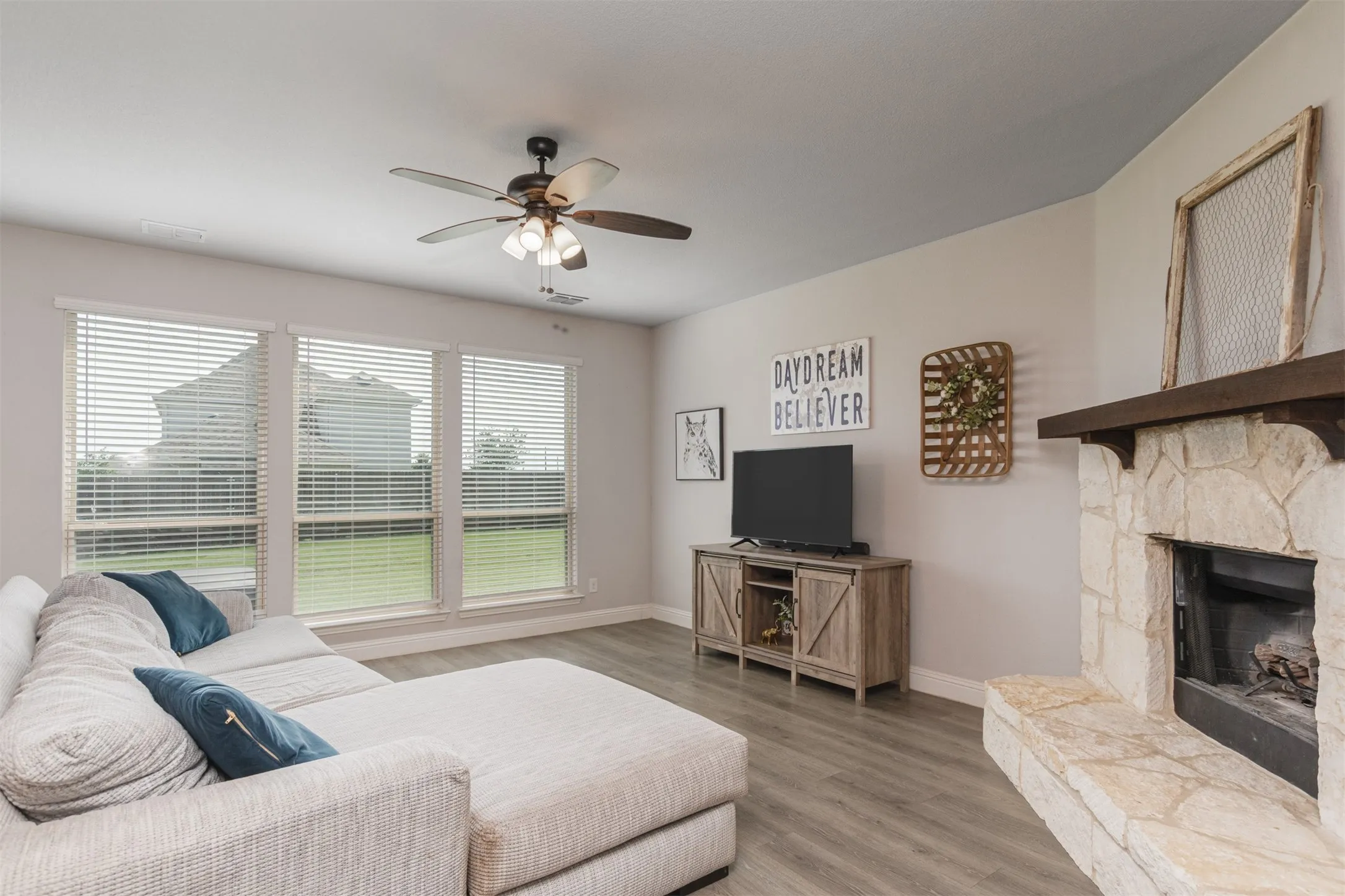 w/ Gas Fireplace