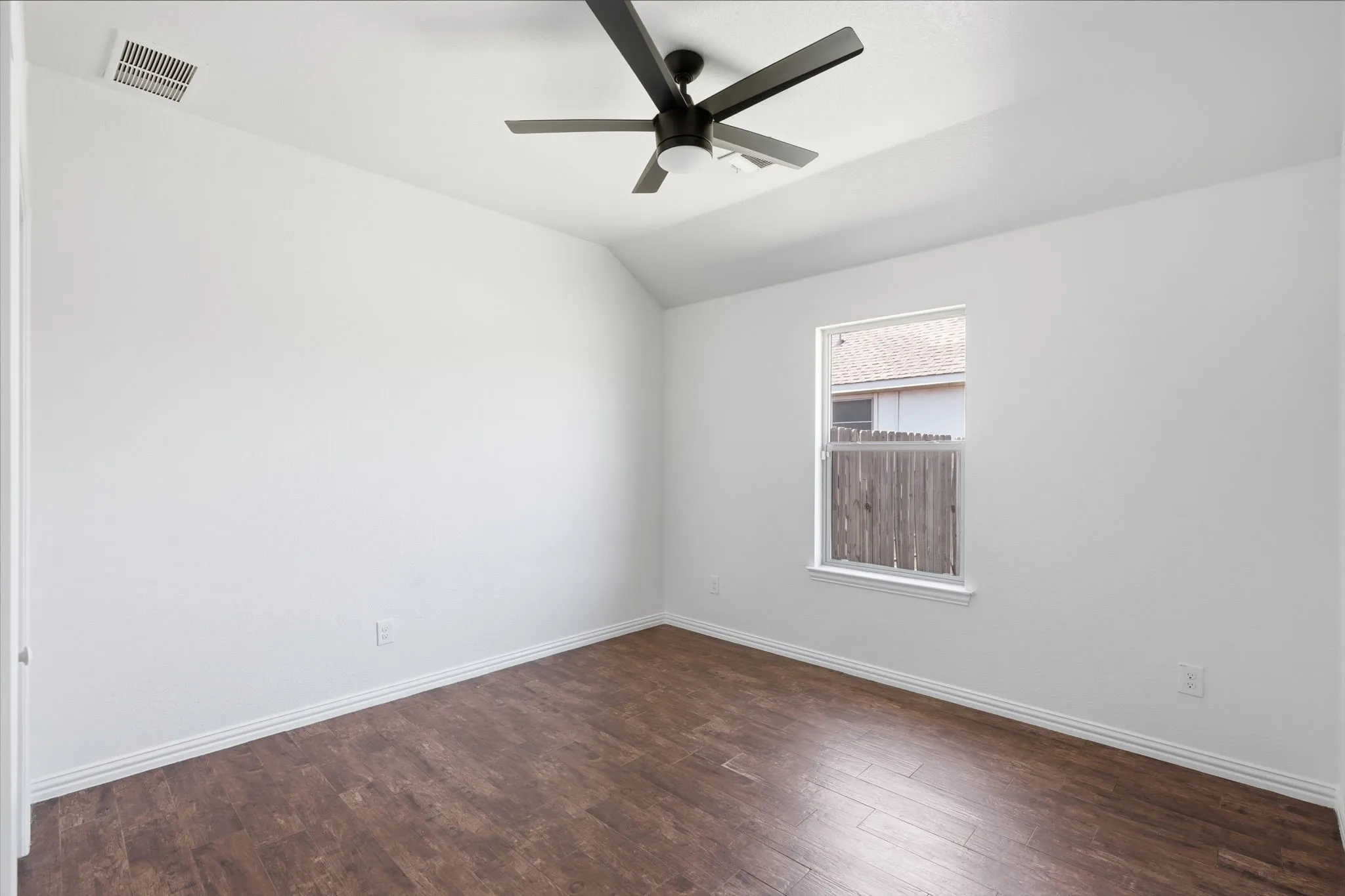 Single Family Residence For Sale in Denton County , 780 Countryside Drive, Aubrey, Texas 76227, 3 Bedroom, 2 Bathroom, 2 Garage spaces, 1,541 Sqft, built in 2013, mls#21342971, Real Estate Agent in Aubrey, Homes For Sale in Denton county, Homes For Sale in Aubrey, Realtor in Aubrey Texas, Real Estate Brokerage Independent Realty Texas, Luminita Cordes Realtor