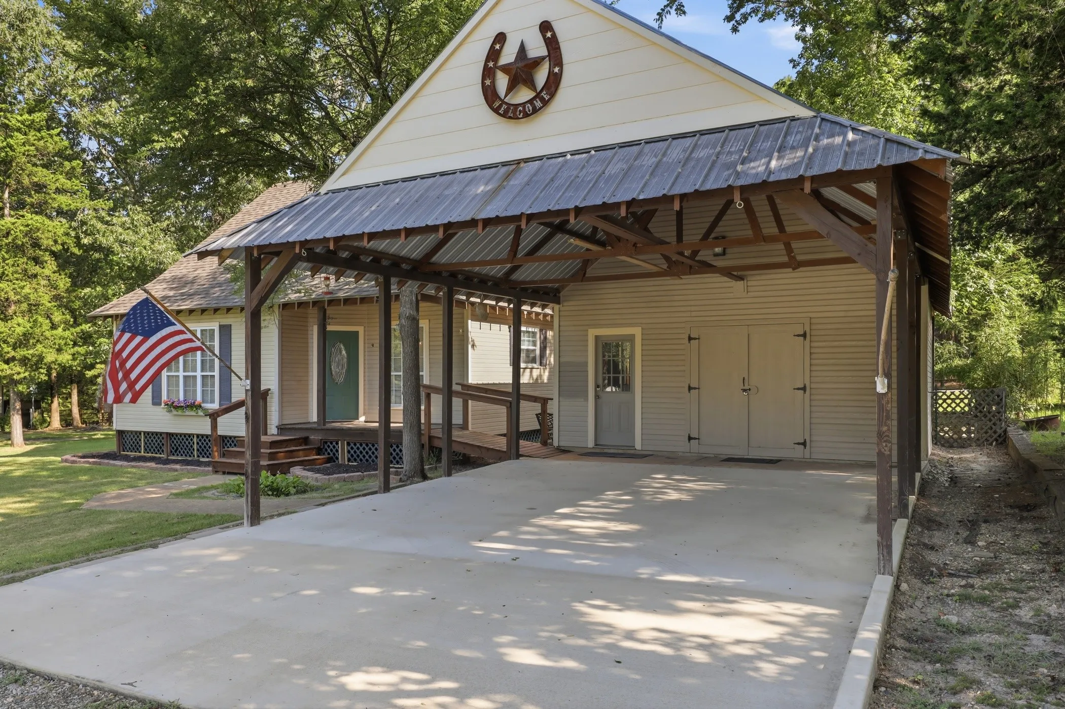 Single Family Residence For Sale in Camp County , 91 Private Rd 52602, Pittsburg, Texas 75686, 2 Bedrooms, 2 Bathrooms, Garage spaces, 1,156 Sqft, built in 2008, Price $222,000, mls#21342077, Real Estate Agent in Pittsburg, Homes For Sale in Camp county, Homes For Sale in Pittsburg, Realtor in Pittsburg Texas, Real Estate Brokerage Independent Realty Texas, Luminita Cordes Realtor