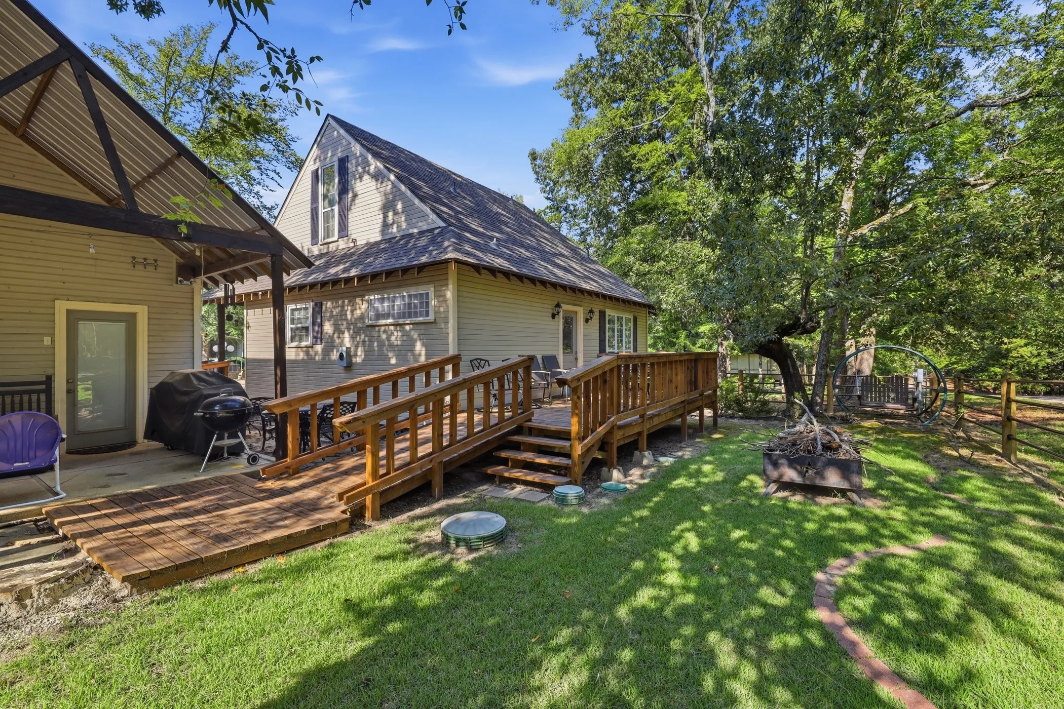 Single Family Residence For Sale in Camp County , 91 Private Rd 52602, Pittsburg, Texas 75686, 2 Bedrooms, 2 Bathrooms, Garage spaces, 1,156 Sqft, built in 2008, Price $222,000, mls#21342077, Real Estate Agent in Pittsburg, Homes For Sale in Camp county, Homes For Sale in Pittsburg, Realtor in Pittsburg Texas, Real Estate Brokerage Independent Realty Texas, Luminita Cordes Realtor