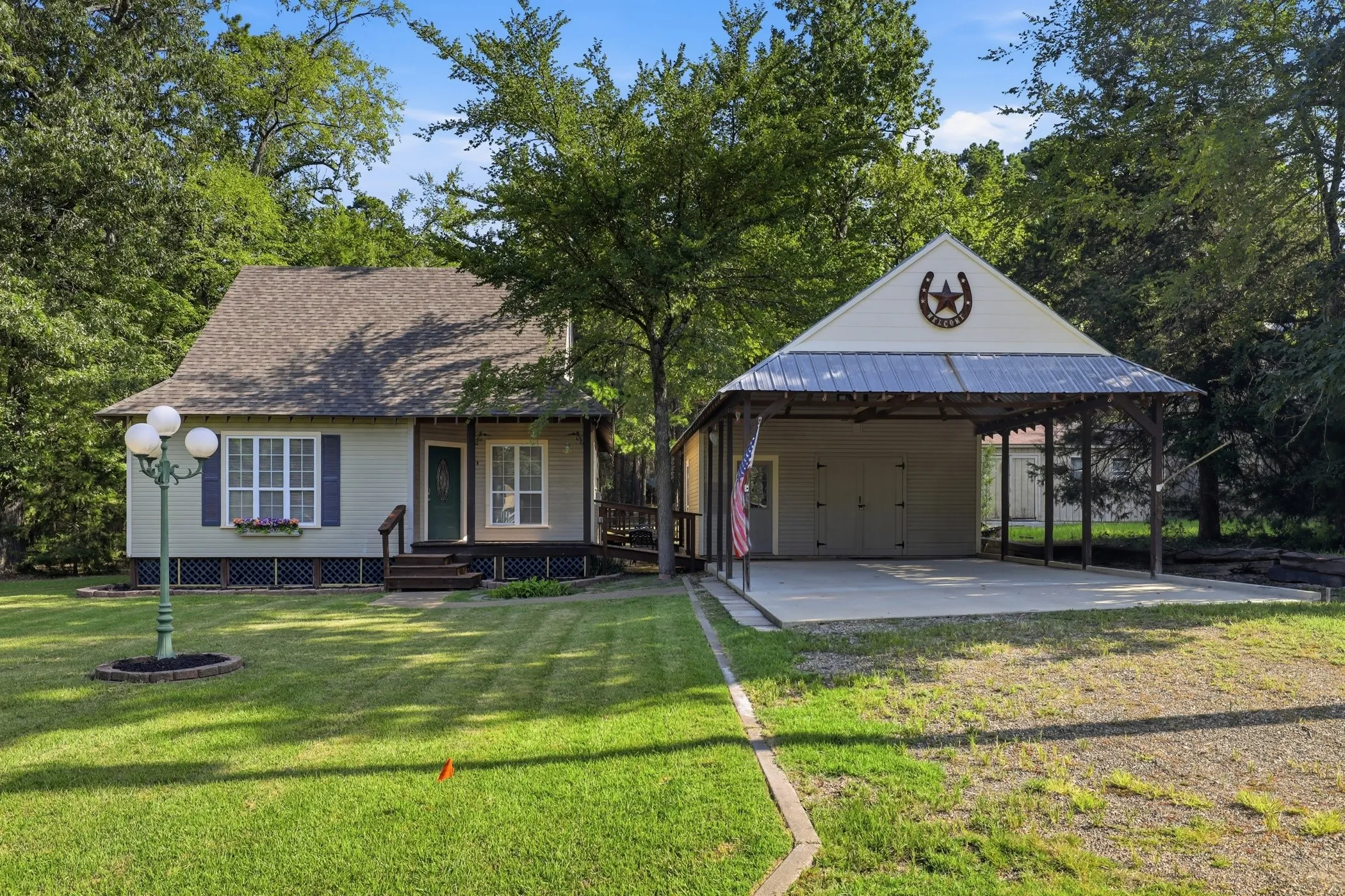 Single Family Residence For Sale in Camp County , 91 Private Rd 52602, Pittsburg, Texas 75686, 2 Bedrooms, 2 Bathrooms, Garage spaces, 1,156 Sqft, built in 2008, Price $222,000, mls#21342077, Real Estate Agent in Pittsburg, Homes For Sale in Camp county, Homes For Sale in Pittsburg, Realtor in Pittsburg Texas, Real Estate Brokerage Independent Realty Texas, Luminita Cordes Realtor