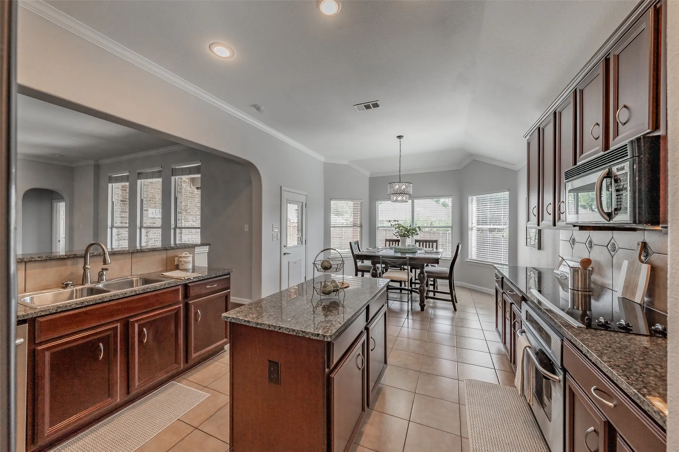 Single Family Residence For Sale in Tarrant County , 10100 Renwick Cove, Fort Worth, Texas 76244, 3 Bedroom, 2 Bathroom, 2 Garage spaces, 2,499 Sqft, built in 2006, mls#21345225, Real Estate Agent in Fort Worth, Homes For Sale in Tarrant county, Homes For Sale in Fort Worth, Realtor in Fort Worth Texas, Real Estate Brokerage Independent Realty Texas, Luminita Cordes Realtor
