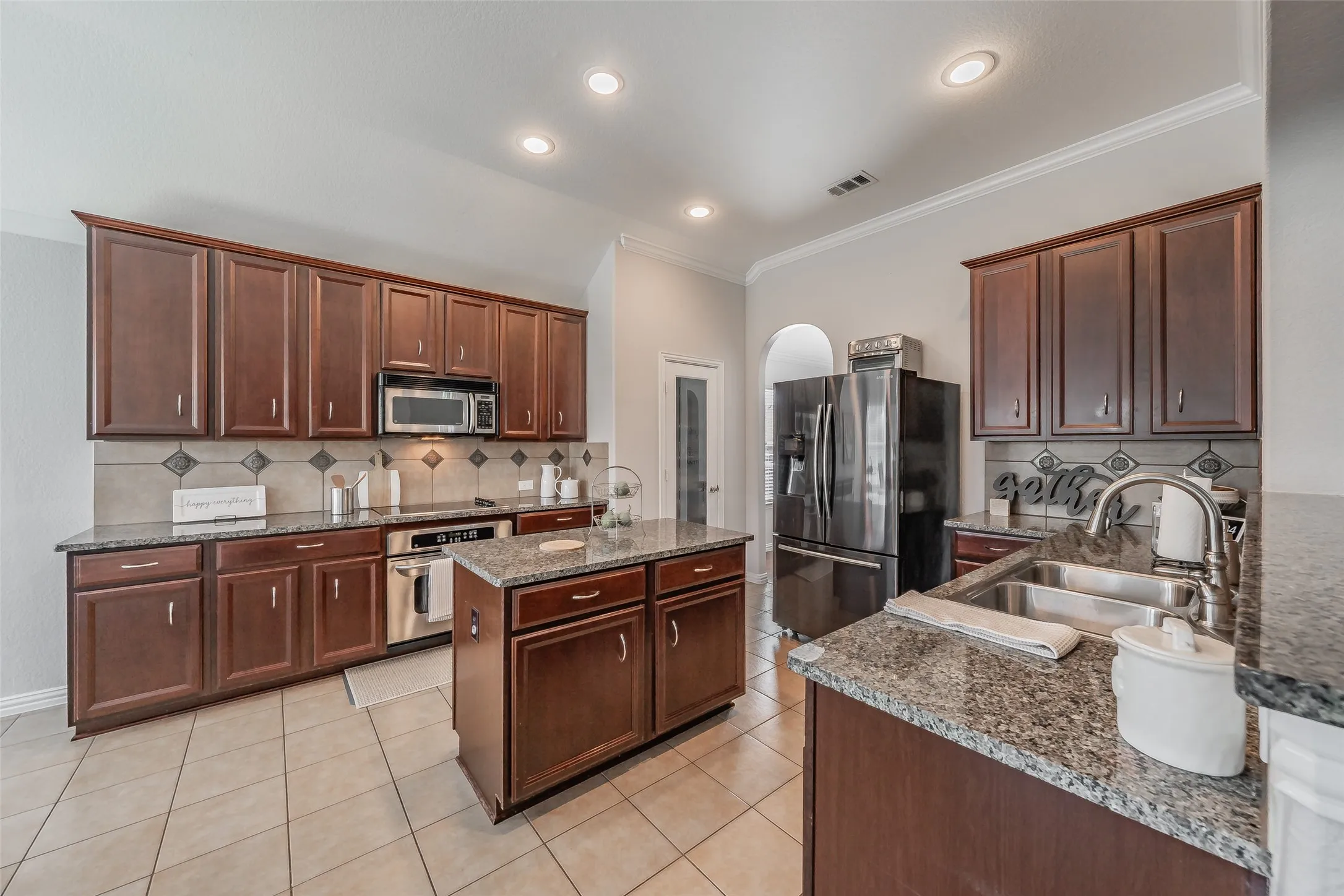 Single Family Residence For Sale in Tarrant County , 10100 Renwick Cove, Fort Worth, Texas 76244, 3 Bedroom, 2 Bathroom, 2 Garage spaces, 2,499 Sqft, built in 2006, mls#21345225, Real Estate Agent in Fort Worth, Homes For Sale in Tarrant county, Homes For Sale in Fort Worth, Realtor in Fort Worth Texas, Real Estate Brokerage Independent Realty Texas, Luminita Cordes Realtor