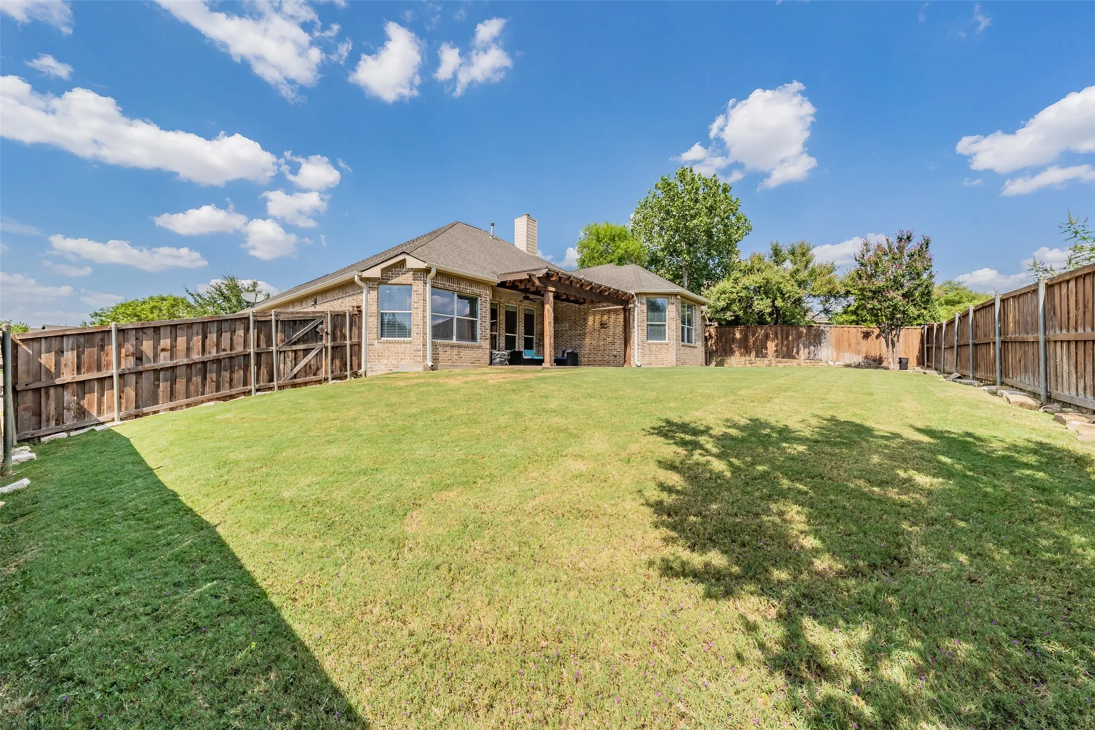 Single Family Residence For Sale in Tarrant County , 10100 Renwick Cove, Fort Worth, Texas 76244, 3 Bedroom, 2 Bathroom, 2 Garage spaces, 2,499 Sqft, built in 2006, mls#21345225, Real Estate Agent in Fort Worth, Homes For Sale in Tarrant county, Homes For Sale in Fort Worth, Realtor in Fort Worth Texas, Real Estate Brokerage Independent Realty Texas, Luminita Cordes Realtor