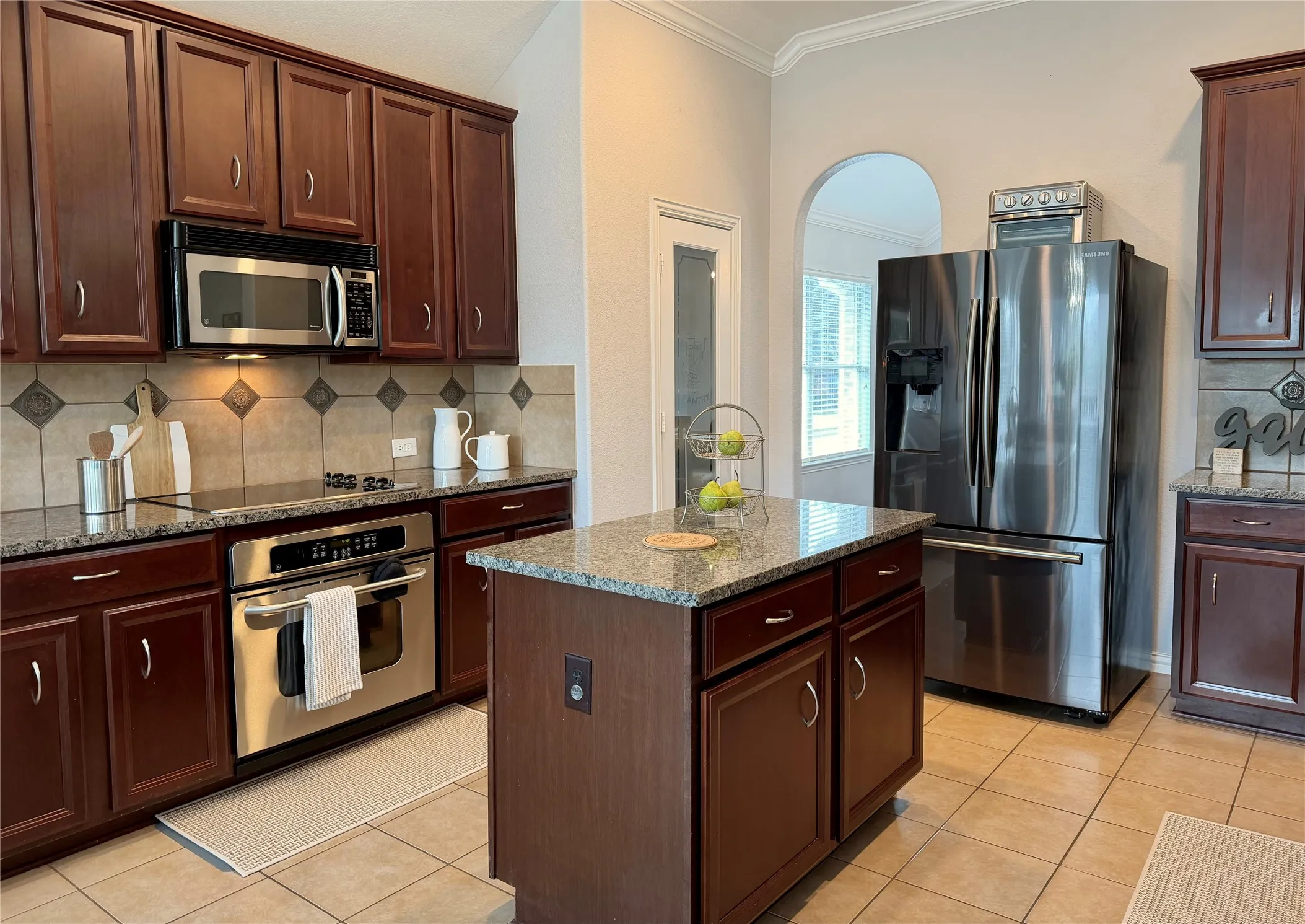 Refrigerator conveys