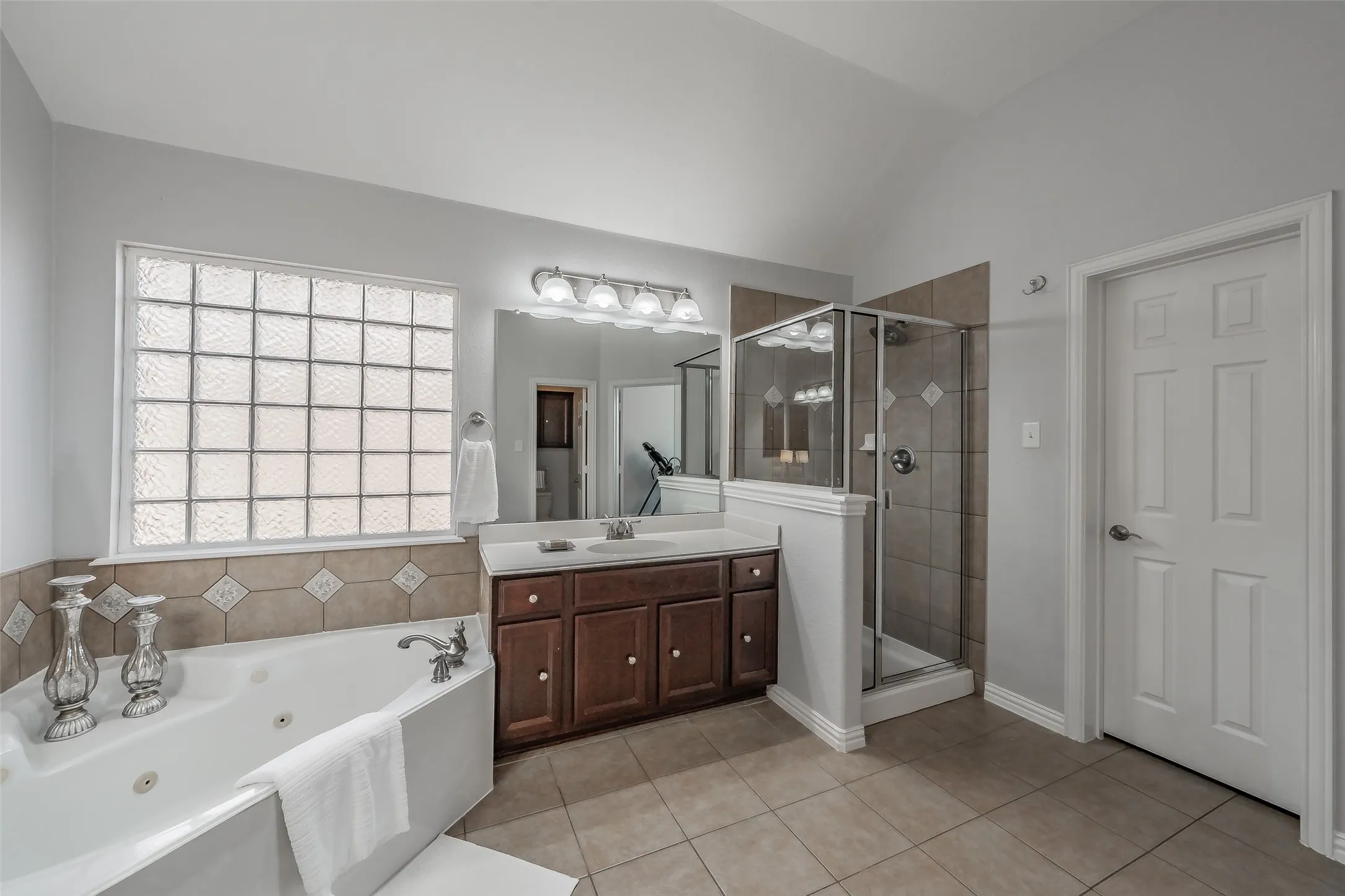 Single Family Residence For Sale in Tarrant County , 10100 Renwick Cove, Fort Worth, Texas 76244, 3 Bedroom, 2 Bathroom, 2 Garage spaces, 2,499 Sqft, built in 2006, mls#21345225, Real Estate Agent in Fort Worth, Homes For Sale in Tarrant county, Homes For Sale in Fort Worth, Realtor in Fort Worth Texas, Real Estate Brokerage Independent Realty Texas, Luminita Cordes Realtor