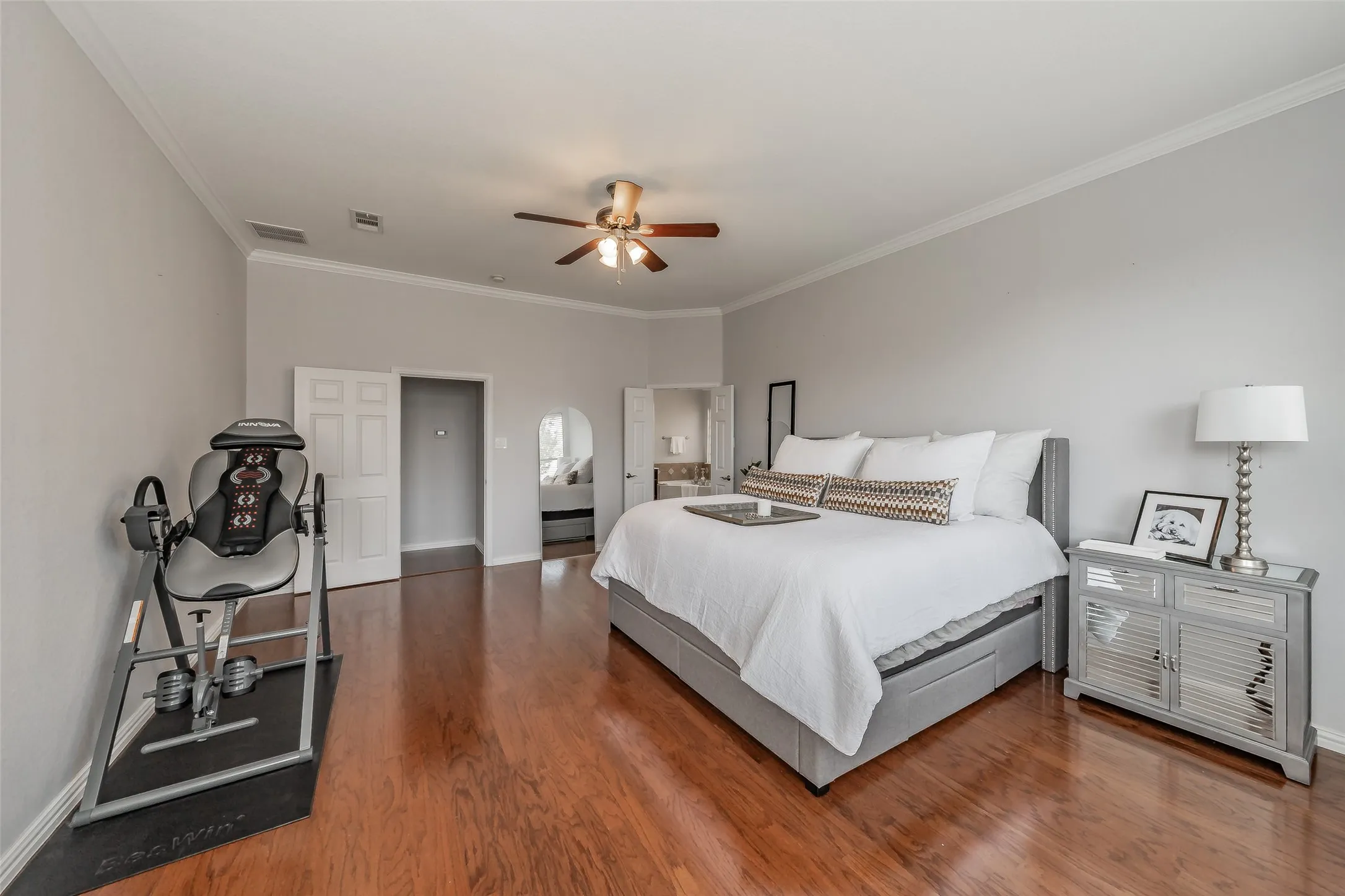 Single Family Residence For Sale in Tarrant County , 10100 Renwick Cove, Fort Worth, Texas 76244, 3 Bedroom, 2 Bathroom, 2 Garage spaces, 2,499 Sqft, built in 2006, mls#21345225, Real Estate Agent in Fort Worth, Homes For Sale in Tarrant county, Homes For Sale in Fort Worth, Realtor in Fort Worth Texas, Real Estate Brokerage Independent Realty Texas, Luminita Cordes Realtor
