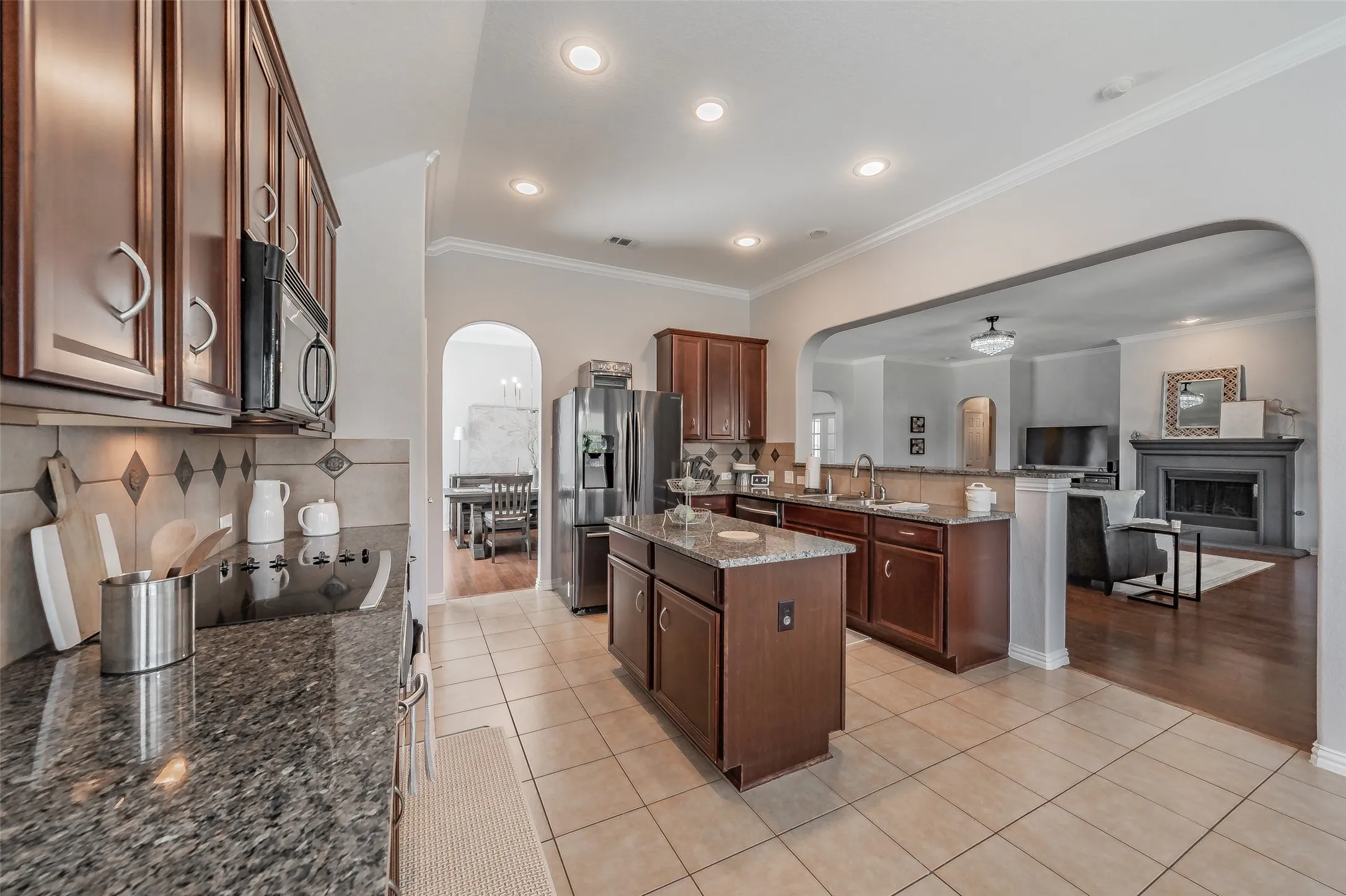 Single Family Residence For Sale in Tarrant County , 10100 Renwick Cove, Fort Worth, Texas 76244, 3 Bedroom, 2 Bathroom, 2 Garage spaces, 2,499 Sqft, built in 2006, mls#21345225, Real Estate Agent in Fort Worth, Homes For Sale in Tarrant county, Homes For Sale in Fort Worth, Realtor in Fort Worth Texas, Real Estate Brokerage Independent Realty Texas, Luminita Cordes Realtor
