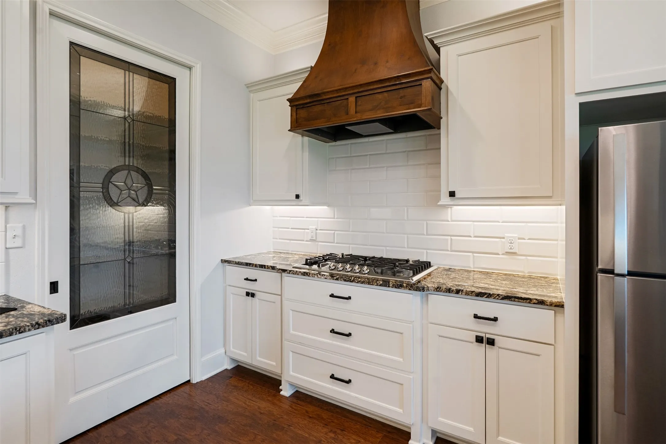 Single Family Residence For Sale in Henderson County , 6870 Shore Crest Way, Athens, Texas 75752, 3 Bedroom, 4 Bathroom, 3 Garage spaces, 2,107 Sqft, built in 2016, mls#21345231, Real Estate Agent in Athens, Homes For Sale in Henderson county, Homes For Sale in Athens, Realtor in Athens Texas, Real Estate Brokerage Independent Realty Texas, Luminita Cordes Realtor