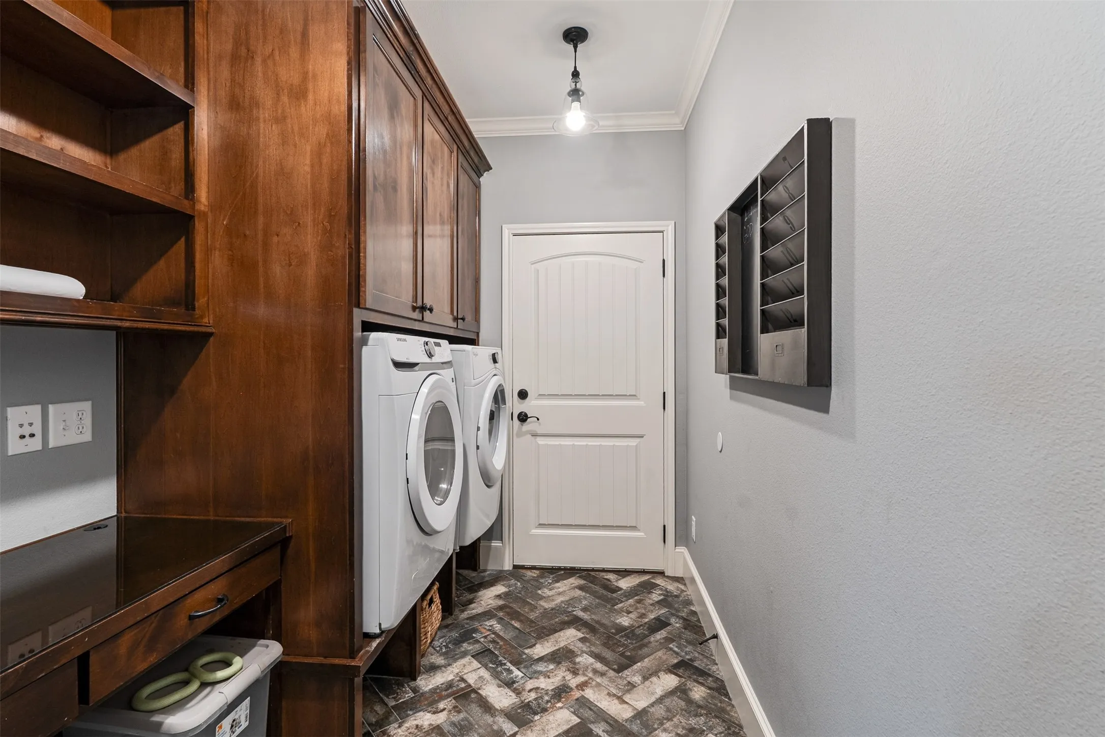 Single Family Residence For Sale in Henderson County , 6870 Shore Crest Way, Athens, Texas 75752, 3 Bedroom, 4 Bathroom, 3 Garage spaces, 2,107 Sqft, built in 2016, mls#21345231, Real Estate Agent in Athens, Homes For Sale in Henderson county, Homes For Sale in Athens, Realtor in Athens Texas, Real Estate Brokerage Independent Realty Texas, Luminita Cordes Realtor