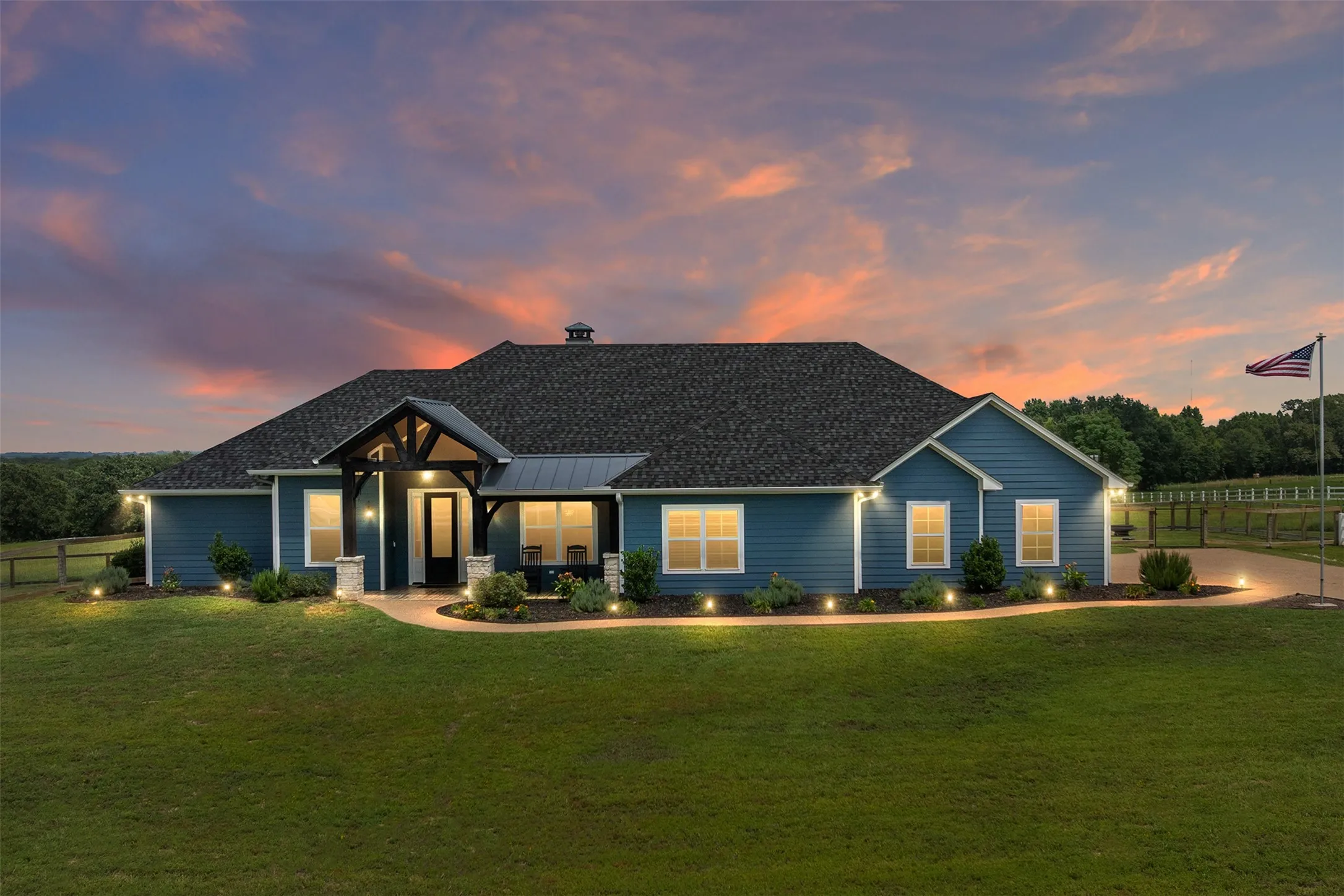 Single Family Residence For Sale in Henderson County , 6870 Shore Crest Way, Athens, Texas 75752, 3 Bedroom, 4 Bathroom, 3 Garage spaces, 2,107 Sqft, built in 2016, mls#21345231, Real Estate Agent in Athens, Homes For Sale in Henderson county, Homes For Sale in Athens, Realtor in Athens Texas, Real Estate Brokerage Independent Realty Texas, Luminita Cordes Realtor