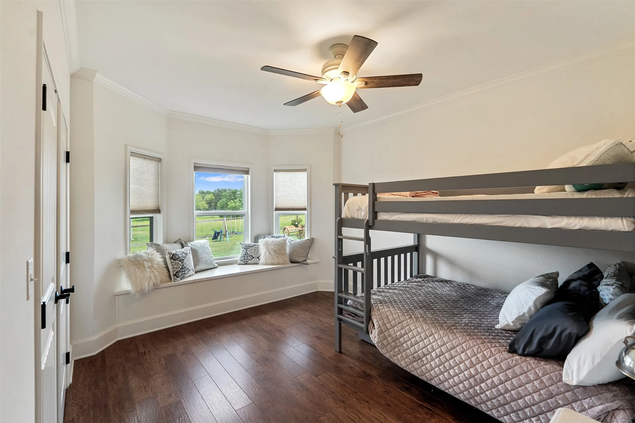 Single Family Residence For Sale in Henderson County , 6870 Shore Crest Way, Athens, Texas 75752, 3 Bedroom, 4 Bathroom, 3 Garage spaces, 2,107 Sqft, built in 2016, mls#21345231, Real Estate Agent in Athens, Homes For Sale in Henderson county, Homes For Sale in Athens, Realtor in Athens Texas, Real Estate Brokerage Independent Realty Texas, Luminita Cordes Realtor