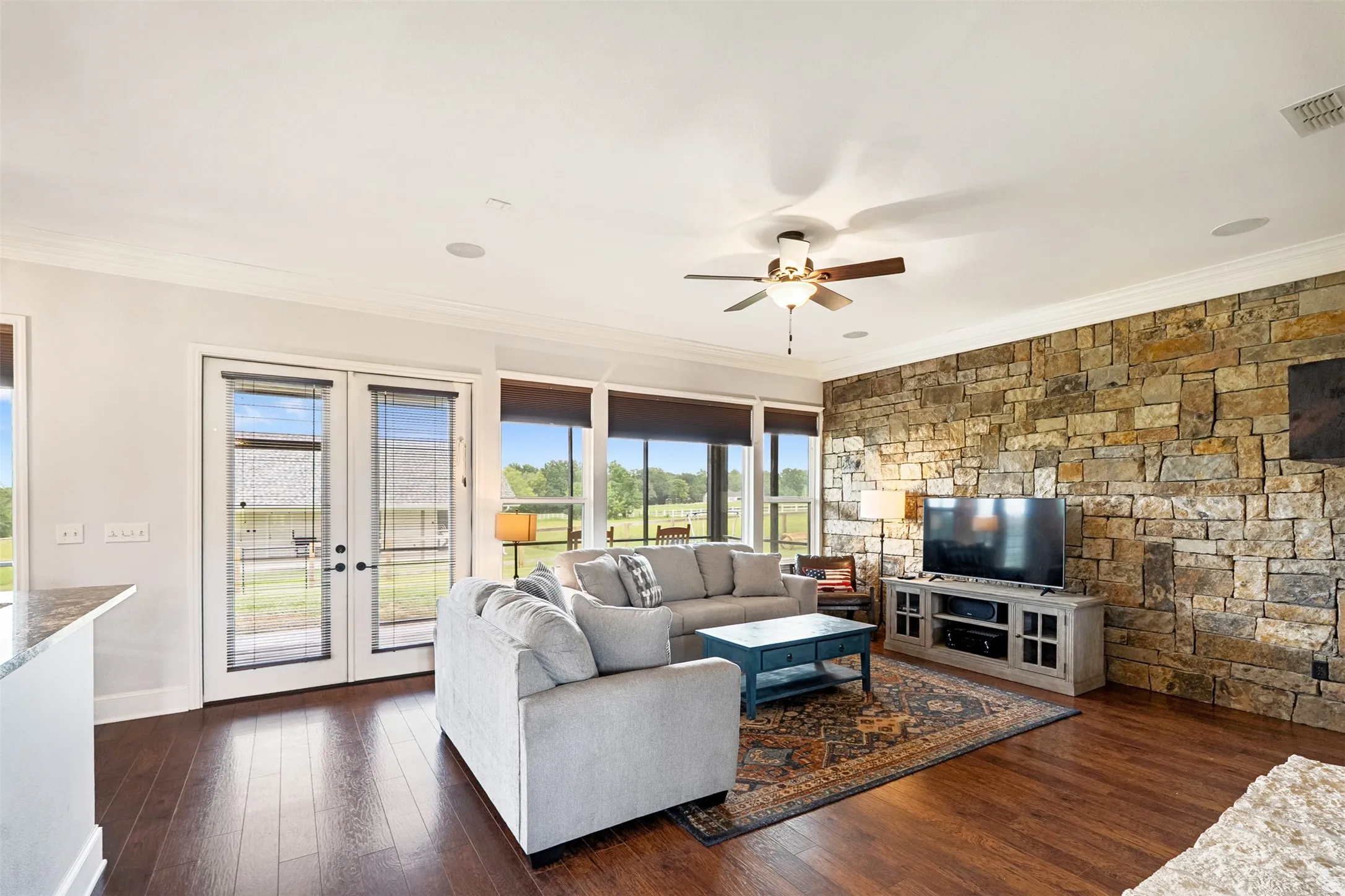 Single Family Residence For Sale in Henderson County , 6870 Shore Crest Way, Athens, Texas 75752, 3 Bedroom, 4 Bathroom, 3 Garage spaces, 2,107 Sqft, built in 2016, mls#21345231, Real Estate Agent in Athens, Homes For Sale in Henderson county, Homes For Sale in Athens, Realtor in Athens Texas, Real Estate Brokerage Independent Realty Texas, Luminita Cordes Realtor