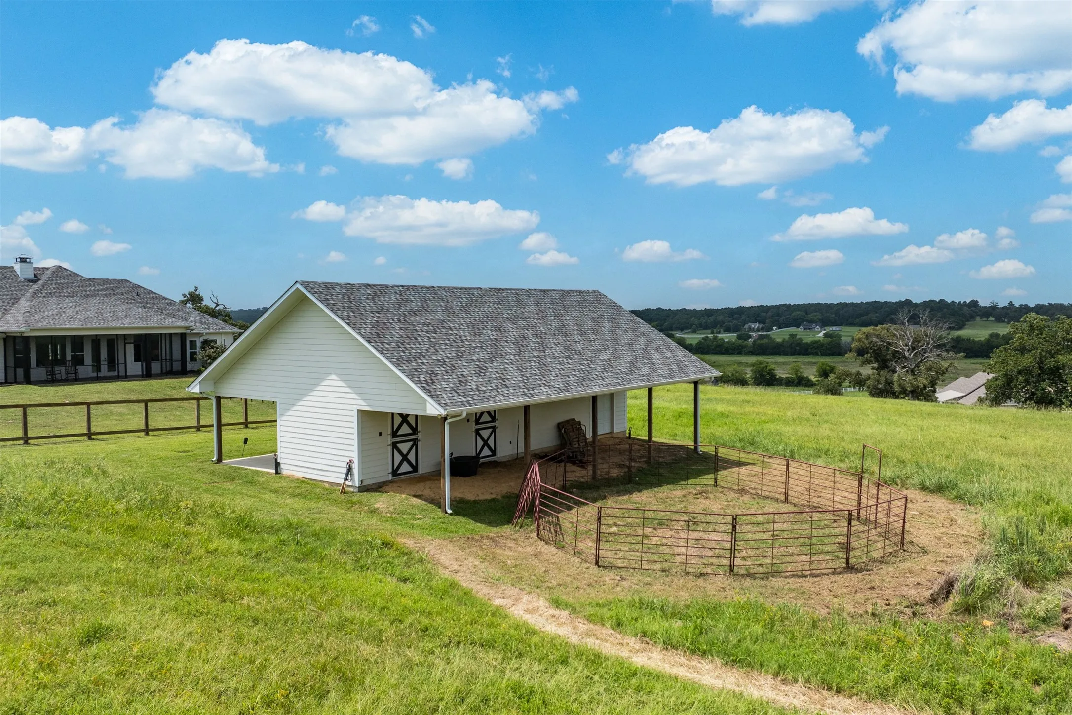 Single Family Residence For Sale in Henderson County , 6870 Shore Crest Way, Athens, Texas 75752, 3 Bedroom, 4 Bathroom, 3 Garage spaces, 2,107 Sqft, built in 2016, mls#21345231, Real Estate Agent in Athens, Homes For Sale in Henderson county, Homes For Sale in Athens, Realtor in Athens Texas, Real Estate Brokerage Independent Realty Texas, Luminita Cordes Realtor