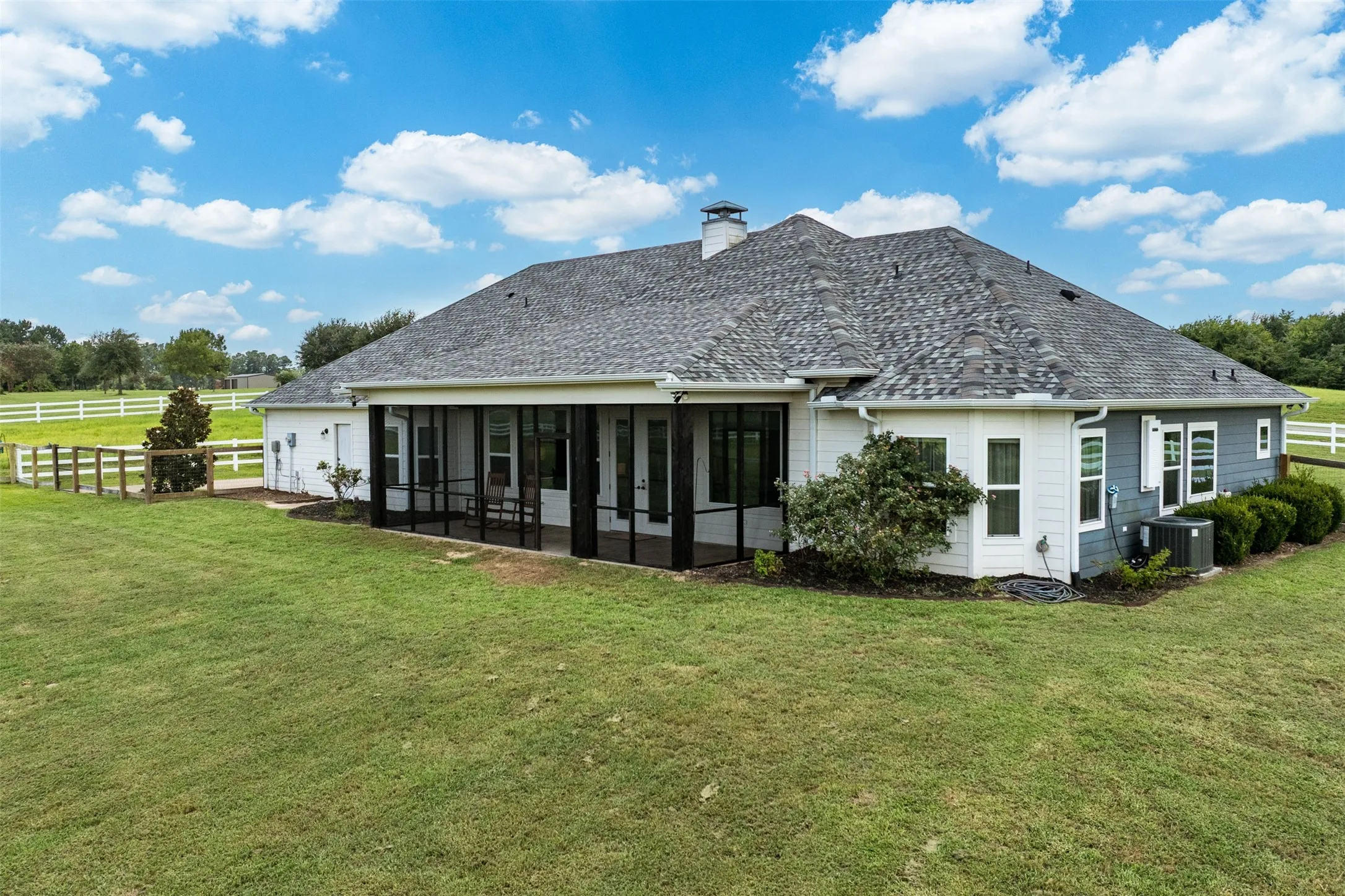 Single Family Residence For Sale in Henderson County , 6870 Shore Crest Way, Athens, Texas 75752, 3 Bedroom, 4 Bathroom, 3 Garage spaces, 2,107 Sqft, built in 2016, mls#21345231, Real Estate Agent in Athens, Homes For Sale in Henderson county, Homes For Sale in Athens, Realtor in Athens Texas, Real Estate Brokerage Independent Realty Texas, Luminita Cordes Realtor