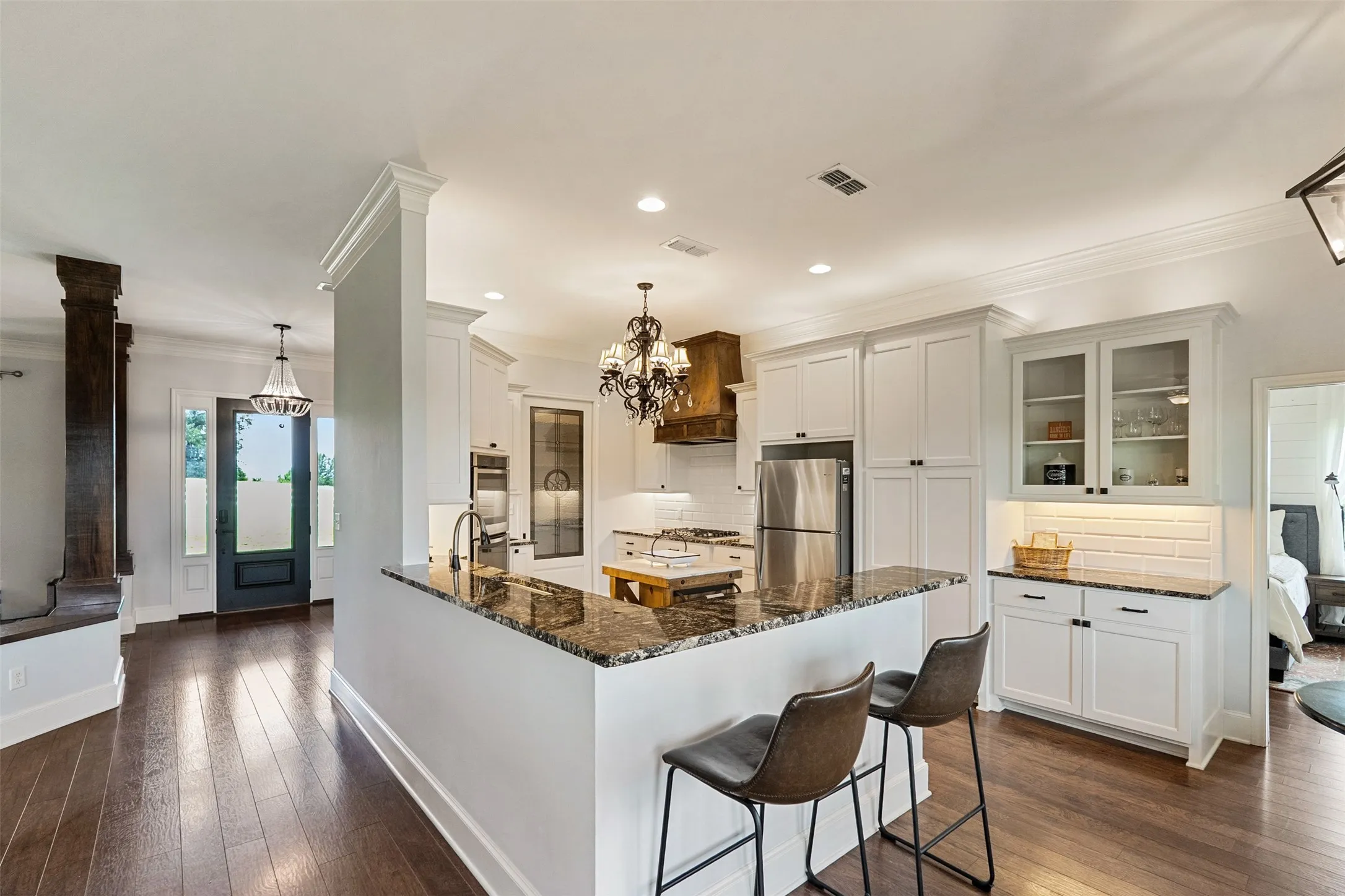 Single Family Residence For Sale in Henderson County , 6870 Shore Crest Way, Athens, Texas 75752, 3 Bedroom, 4 Bathroom, 3 Garage spaces, 2,107 Sqft, built in 2016, mls#21345231, Real Estate Agent in Athens, Homes For Sale in Henderson county, Homes For Sale in Athens, Realtor in Athens Texas, Real Estate Brokerage Independent Realty Texas, Luminita Cordes Realtor