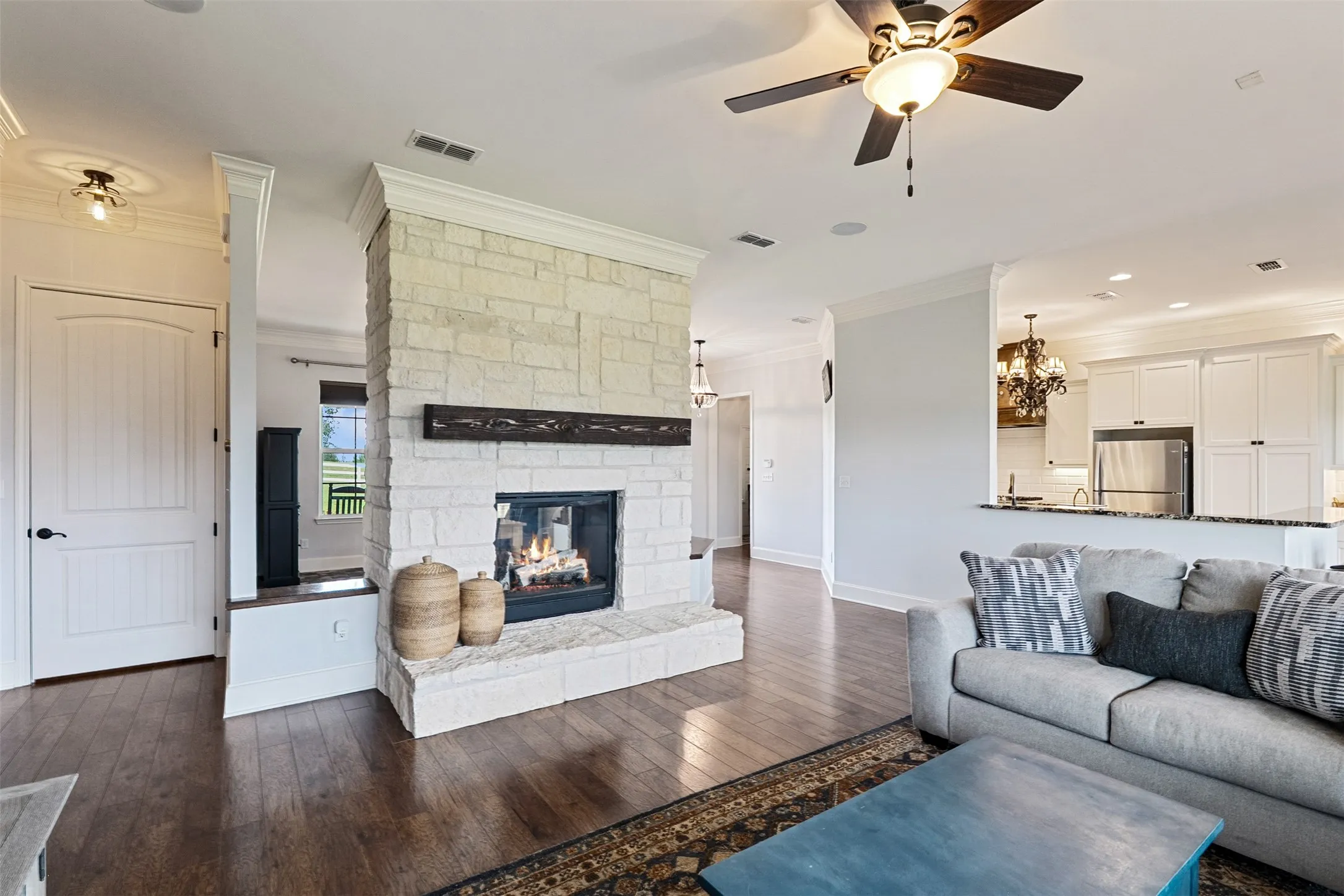 Single Family Residence For Sale in Henderson County , 6870 Shore Crest Way, Athens, Texas 75752, 3 Bedroom, 4 Bathroom, 3 Garage spaces, 2,107 Sqft, built in 2016, mls#21345231, Real Estate Agent in Athens, Homes For Sale in Henderson county, Homes For Sale in Athens, Realtor in Athens Texas, Real Estate Brokerage Independent Realty Texas, Luminita Cordes Realtor
