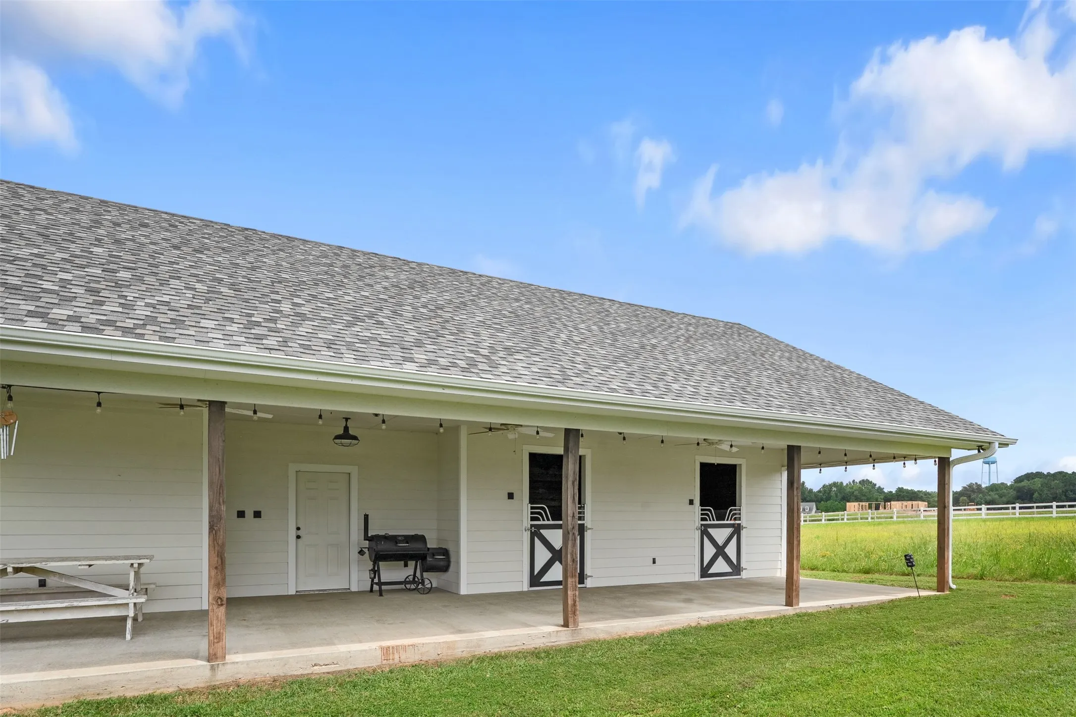 Single Family Residence For Sale in Henderson County , 6870 Shore Crest Way, Athens, Texas 75752, 3 Bedroom, 4 Bathroom, 3 Garage spaces, 2,107 Sqft, built in 2016, mls#21345231, Real Estate Agent in Athens, Homes For Sale in Henderson county, Homes For Sale in Athens, Realtor in Athens Texas, Real Estate Brokerage Independent Realty Texas, Luminita Cordes Realtor