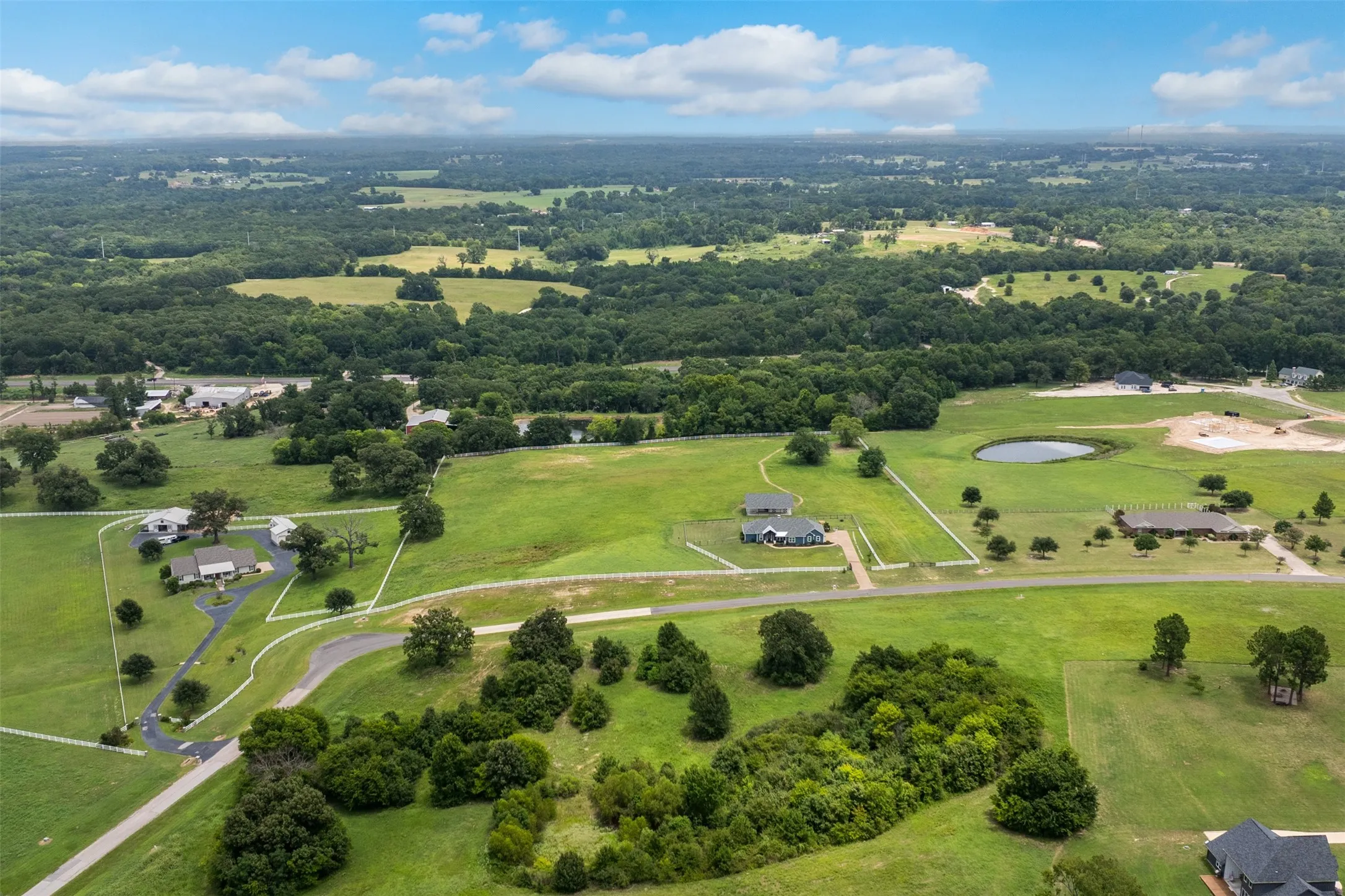 Single Family Residence For Sale in Henderson County , 6870 Shore Crest Way, Athens, Texas 75752, 3 Bedroom, 4 Bathroom, 3 Garage spaces, 2,107 Sqft, built in 2016, mls#21345231, Real Estate Agent in Athens, Homes For Sale in Henderson county, Homes For Sale in Athens, Realtor in Athens Texas, Real Estate Brokerage Independent Realty Texas, Luminita Cordes Realtor