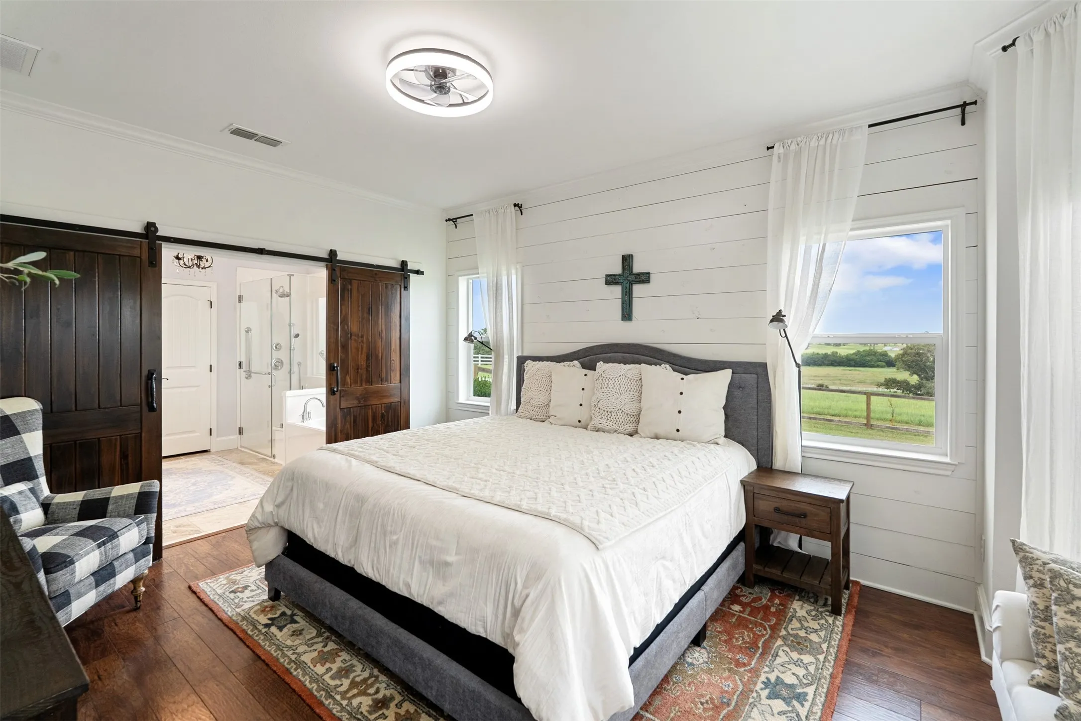 Single Family Residence For Sale in Henderson County , 6870 Shore Crest Way, Athens, Texas 75752, 3 Bedroom, 4 Bathroom, 3 Garage spaces, 2,107 Sqft, built in 2016, mls#21345231, Real Estate Agent in Athens, Homes For Sale in Henderson county, Homes For Sale in Athens, Realtor in Athens Texas, Real Estate Brokerage Independent Realty Texas, Luminita Cordes Realtor