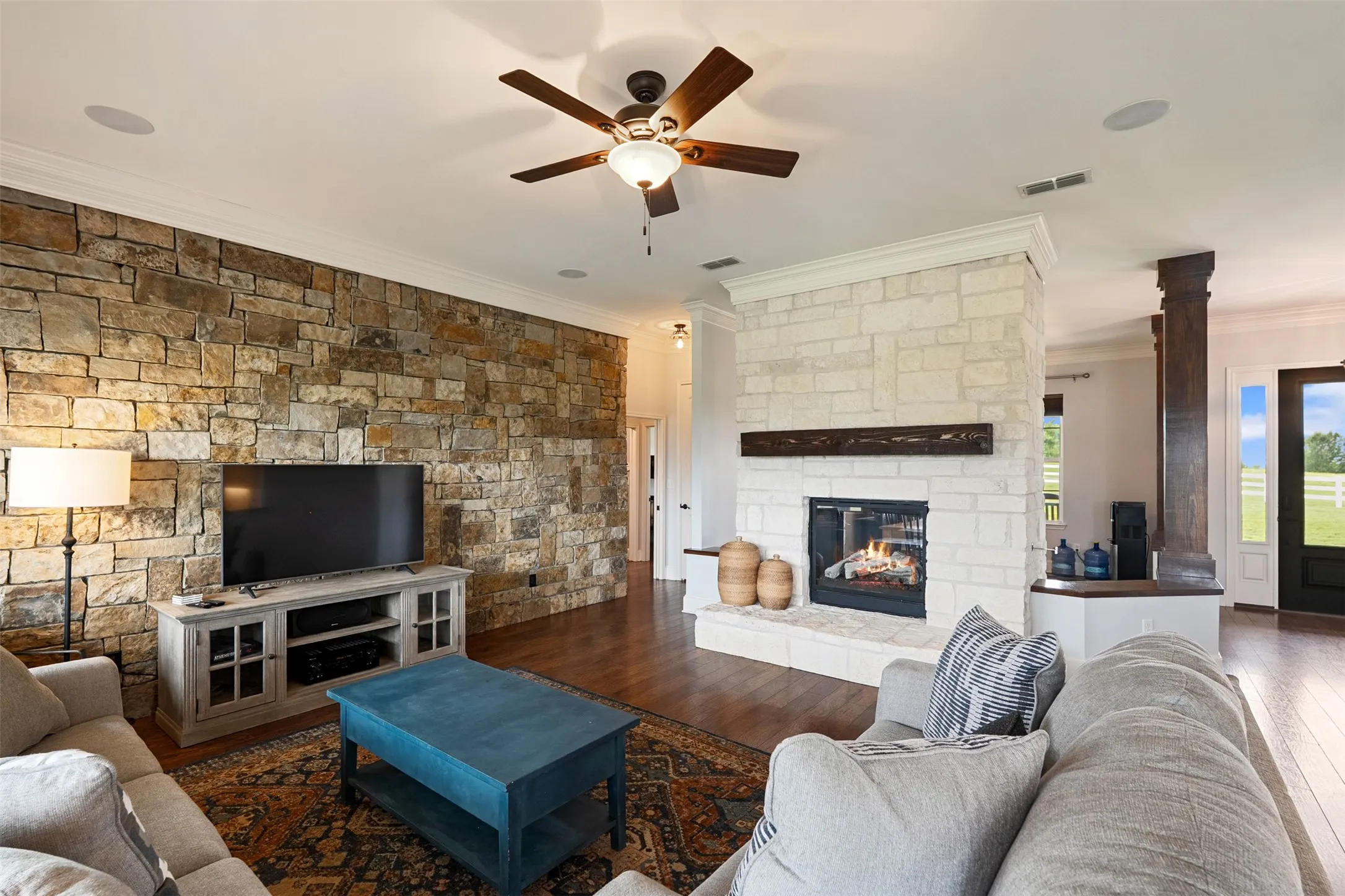 Single Family Residence For Sale in Henderson County , 6870 Shore Crest Way, Athens, Texas 75752, 3 Bedroom, 4 Bathroom, 3 Garage spaces, 2,107 Sqft, built in 2016, mls#21345231, Real Estate Agent in Athens, Homes For Sale in Henderson county, Homes For Sale in Athens, Realtor in Athens Texas, Real Estate Brokerage Independent Realty Texas, Luminita Cordes Realtor