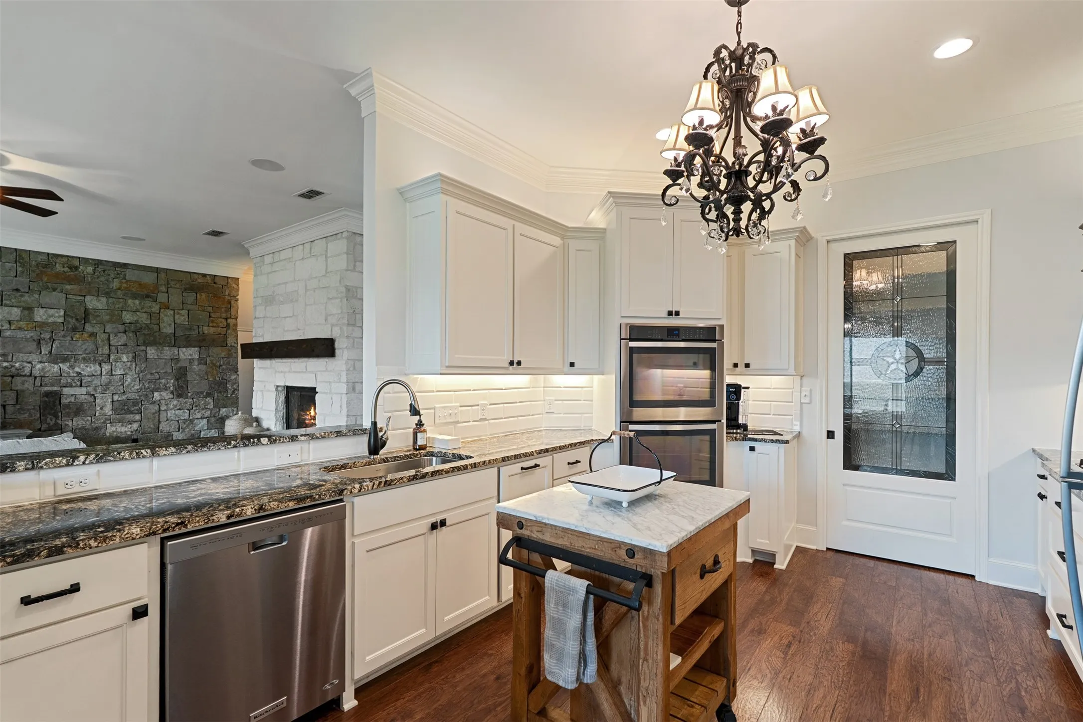 Single Family Residence For Sale in Henderson County , 6870 Shore Crest Way, Athens, Texas 75752, 3 Bedroom, 4 Bathroom, 3 Garage spaces, 2,107 Sqft, built in 2016, mls#21345231, Real Estate Agent in Athens, Homes For Sale in Henderson county, Homes For Sale in Athens, Realtor in Athens Texas, Real Estate Brokerage Independent Realty Texas, Luminita Cordes Realtor