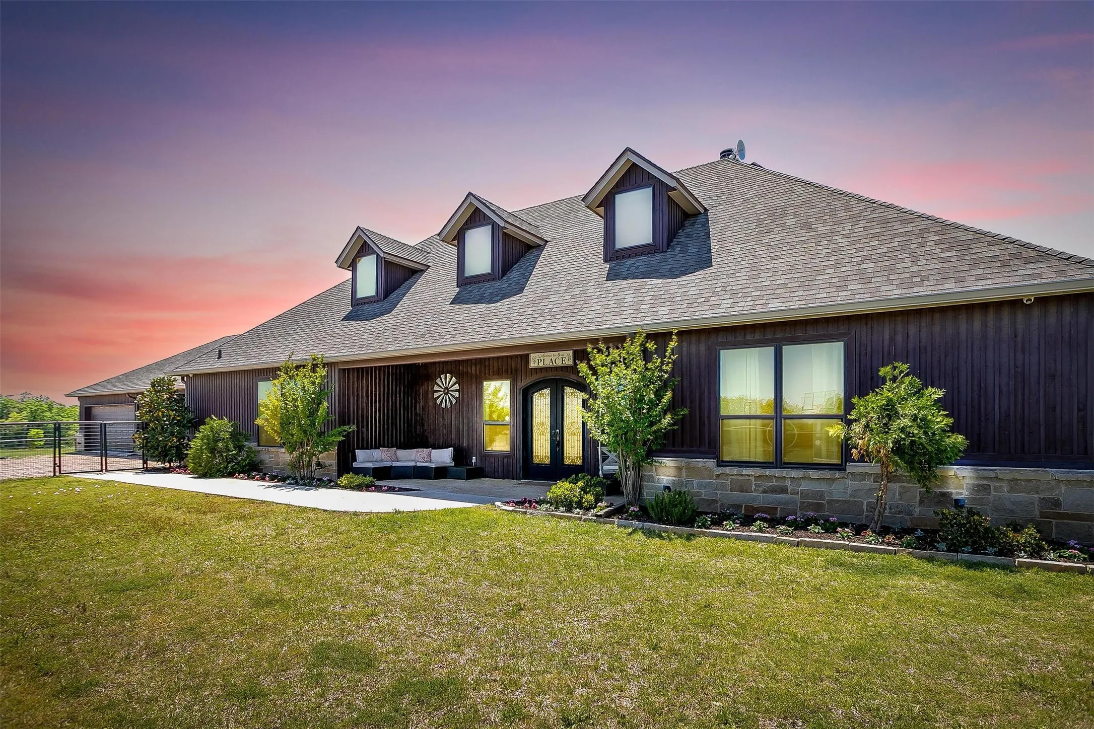 Farm For Sale in Wise County , 1460 Ross Lane, Springtown, Texas 76082, 7 Bedrooms, 6 Bathrooms, 4 Garage spaces, 4,640 Sqft, built in 2018, Price $3,400,000, mls#21345289, Real Estate Agent in Springtown, Homes For Sale in Wise county, Homes For Sale in Springtown, Realtor in Springtown Texas, Real Estate Brokerage Independent Realty Texas, Luminita Cordes Realtor
