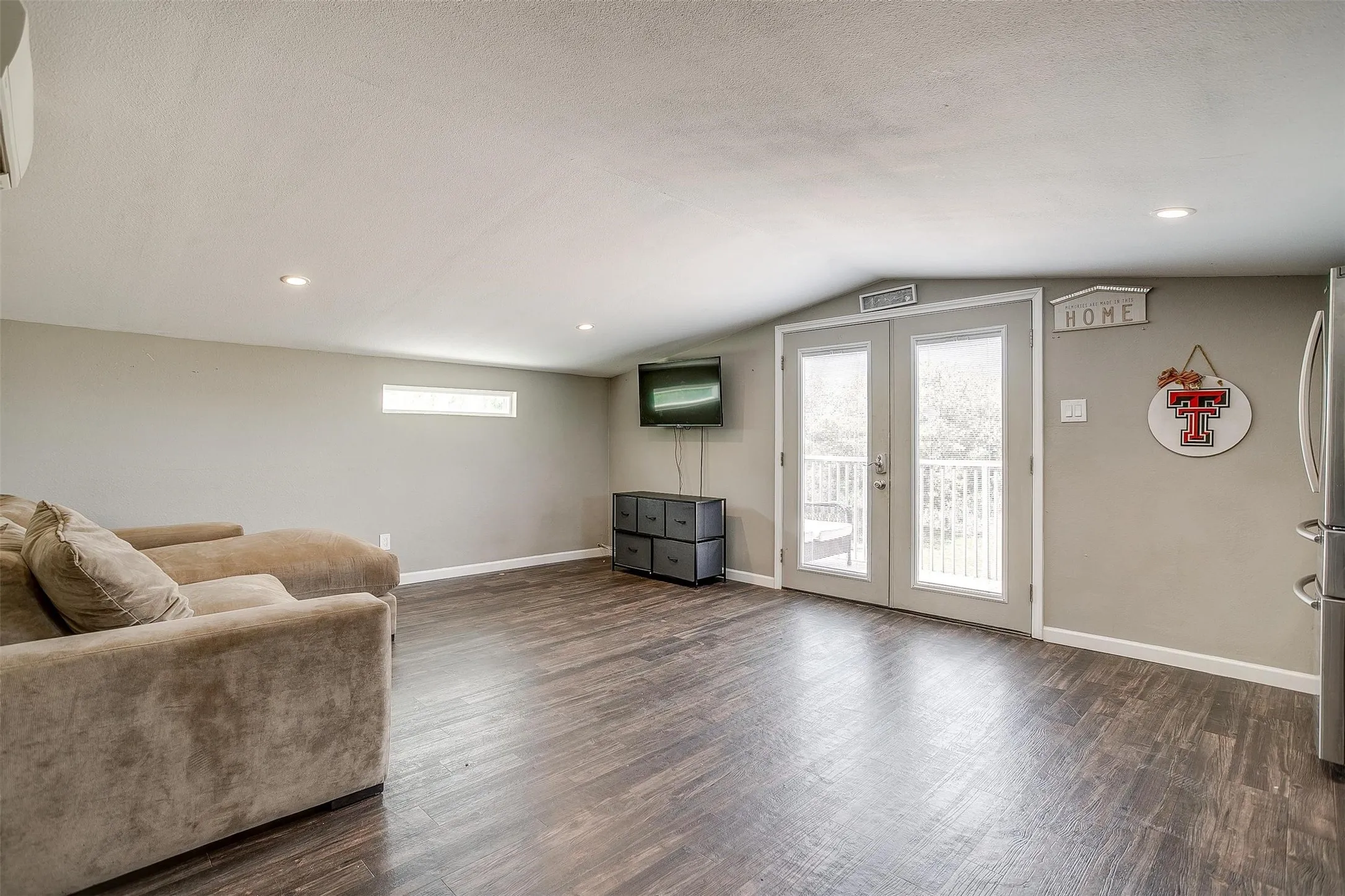 Farm For Sale in Wise County , 1460 Ross Lane, Springtown, Texas 76082, 7 Bedrooms, 6 Bathrooms, 4 Garage spaces, 4,640 Sqft, built in 2018, Price $3,400,000, mls#21345289, Real Estate Agent in Springtown, Homes For Sale in Wise county, Homes For Sale in Springtown, Realtor in Springtown Texas, Real Estate Brokerage Independent Realty Texas, Luminita Cordes Realtor