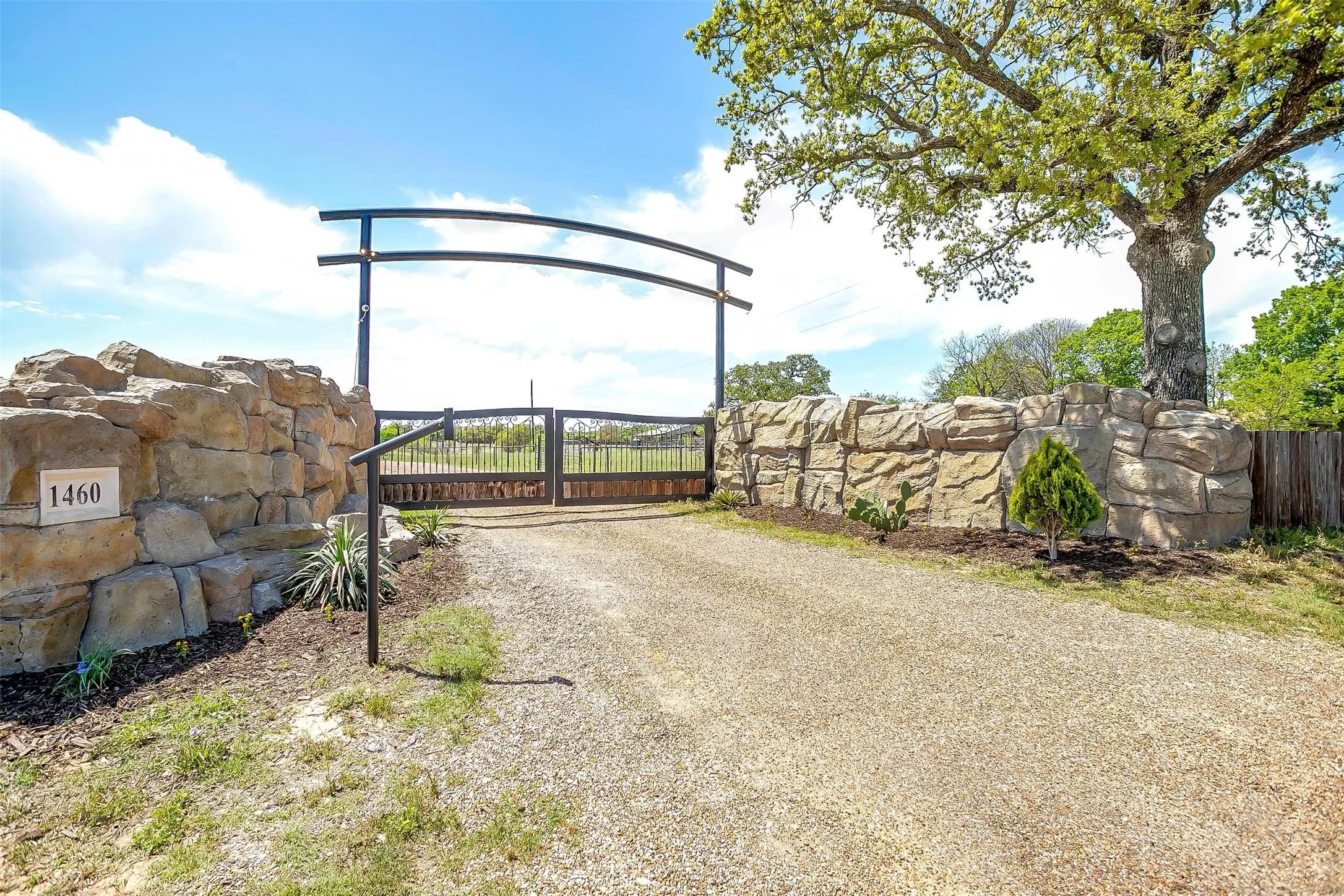 Farm For Sale in Wise County , 1460 Ross Lane, Springtown, Texas 76082, 7 Bedrooms, 6 Bathrooms, 4 Garage spaces, 4,640 Sqft, built in 2018, Price $3,400,000, mls#21345289, Real Estate Agent in Springtown, Homes For Sale in Wise county, Homes For Sale in Springtown, Realtor in Springtown Texas, Real Estate Brokerage Independent Realty Texas, Luminita Cordes Realtor